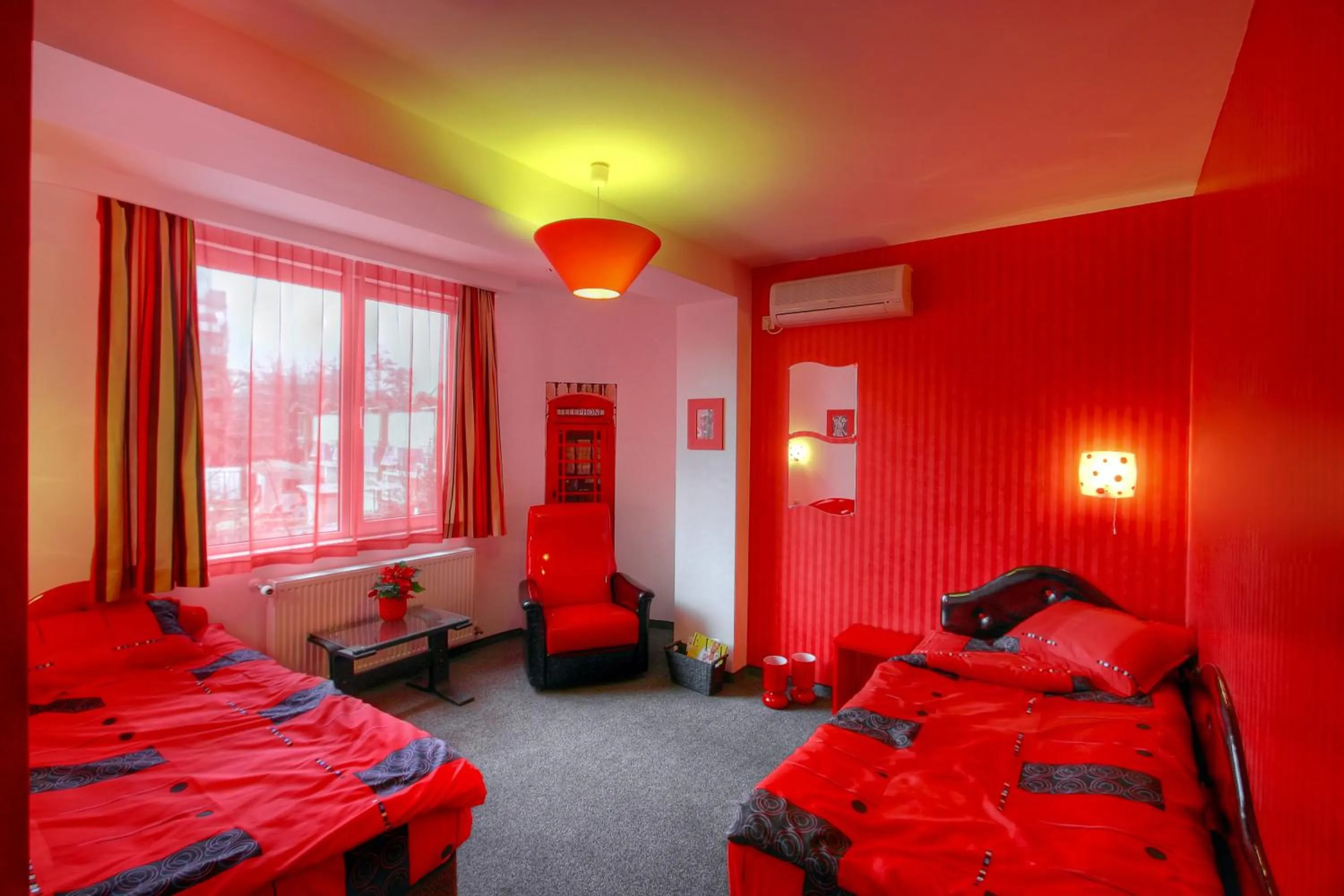 Photo of the whole room, Bed in Family Hotel Mania