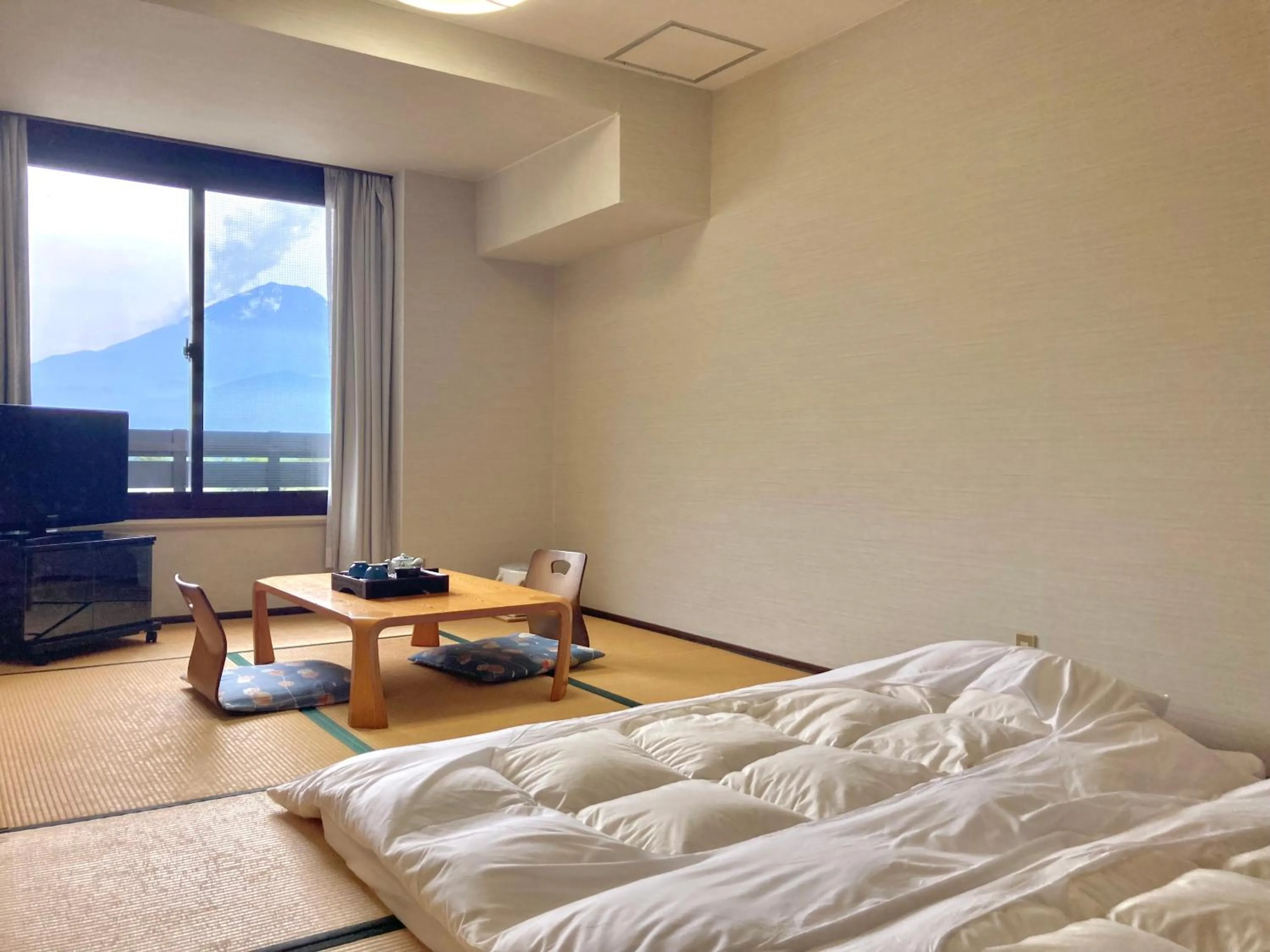 Bed in Shoji Mount Hotel