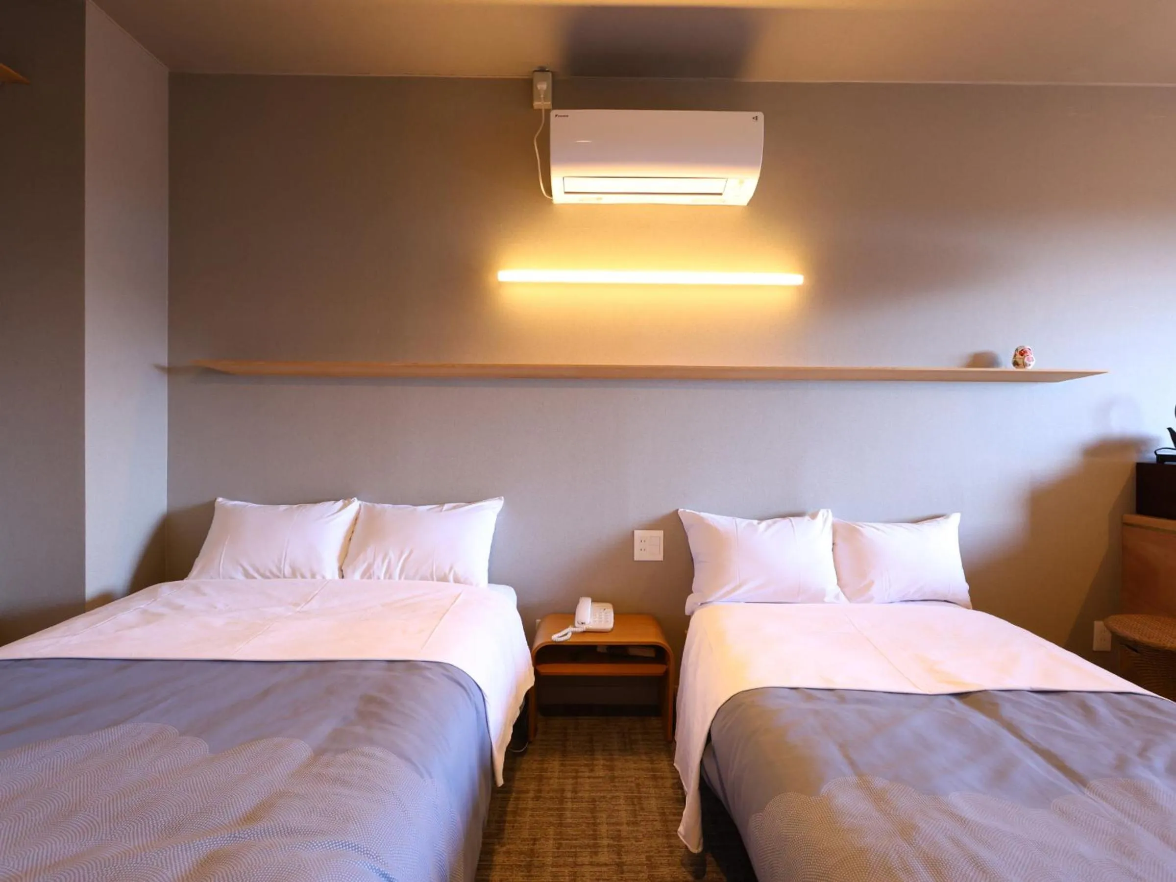 Photo of the whole room, Bed in Shoji Mount Hotel