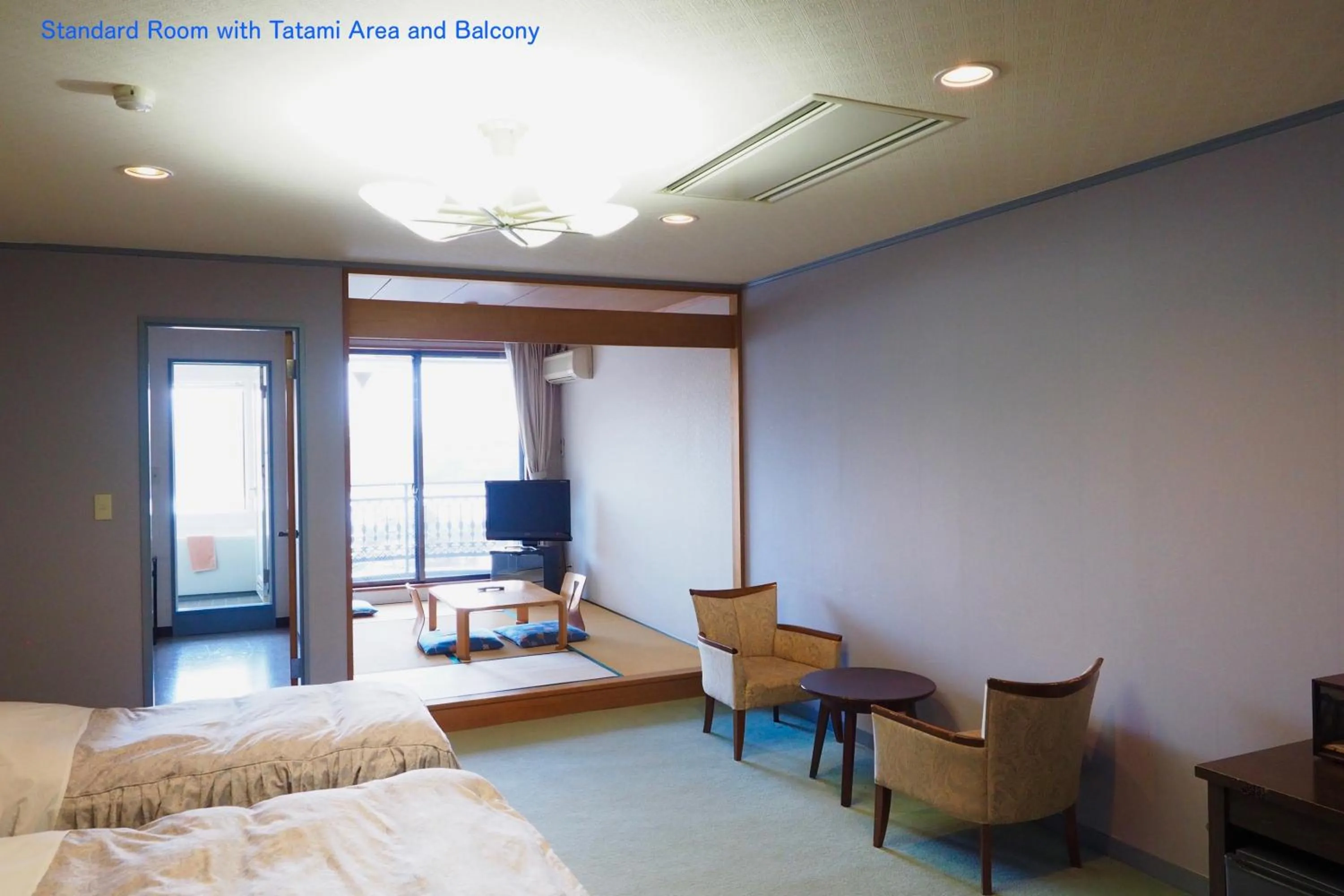 Photo of the whole room, Bed in Shoji Mount Hotel