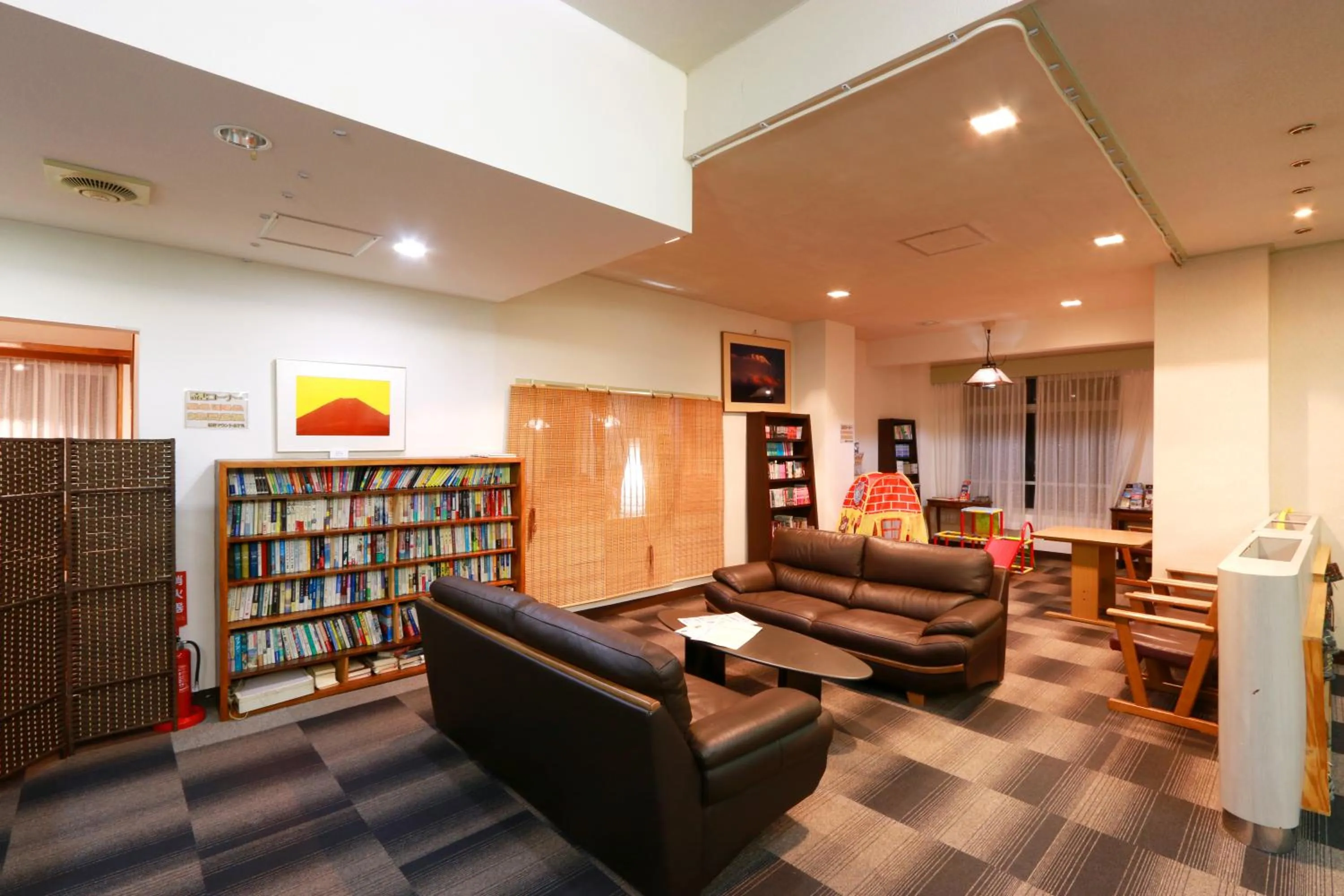 Library in Shoji Mount Hotel