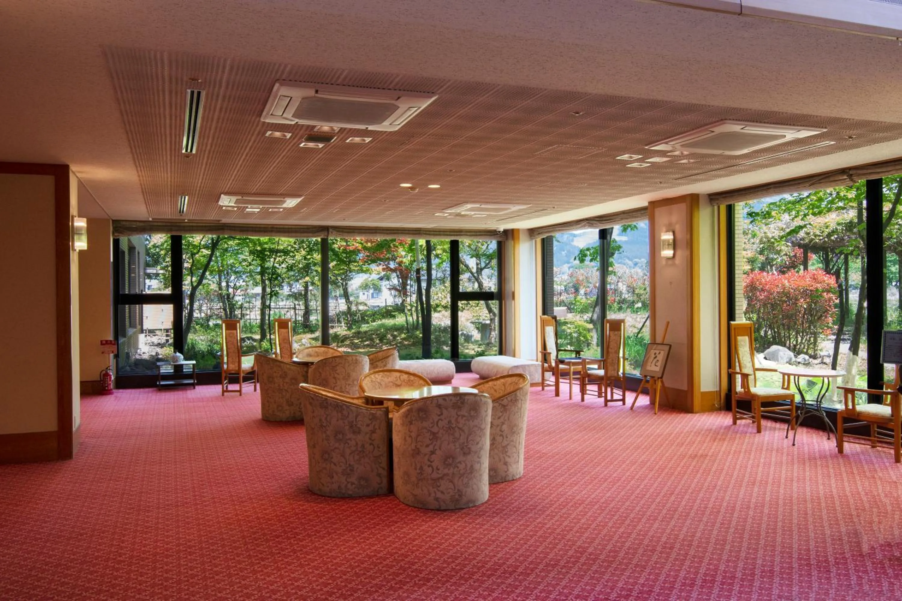 Lobby or reception in Yufuin Hotel Shuhokan
