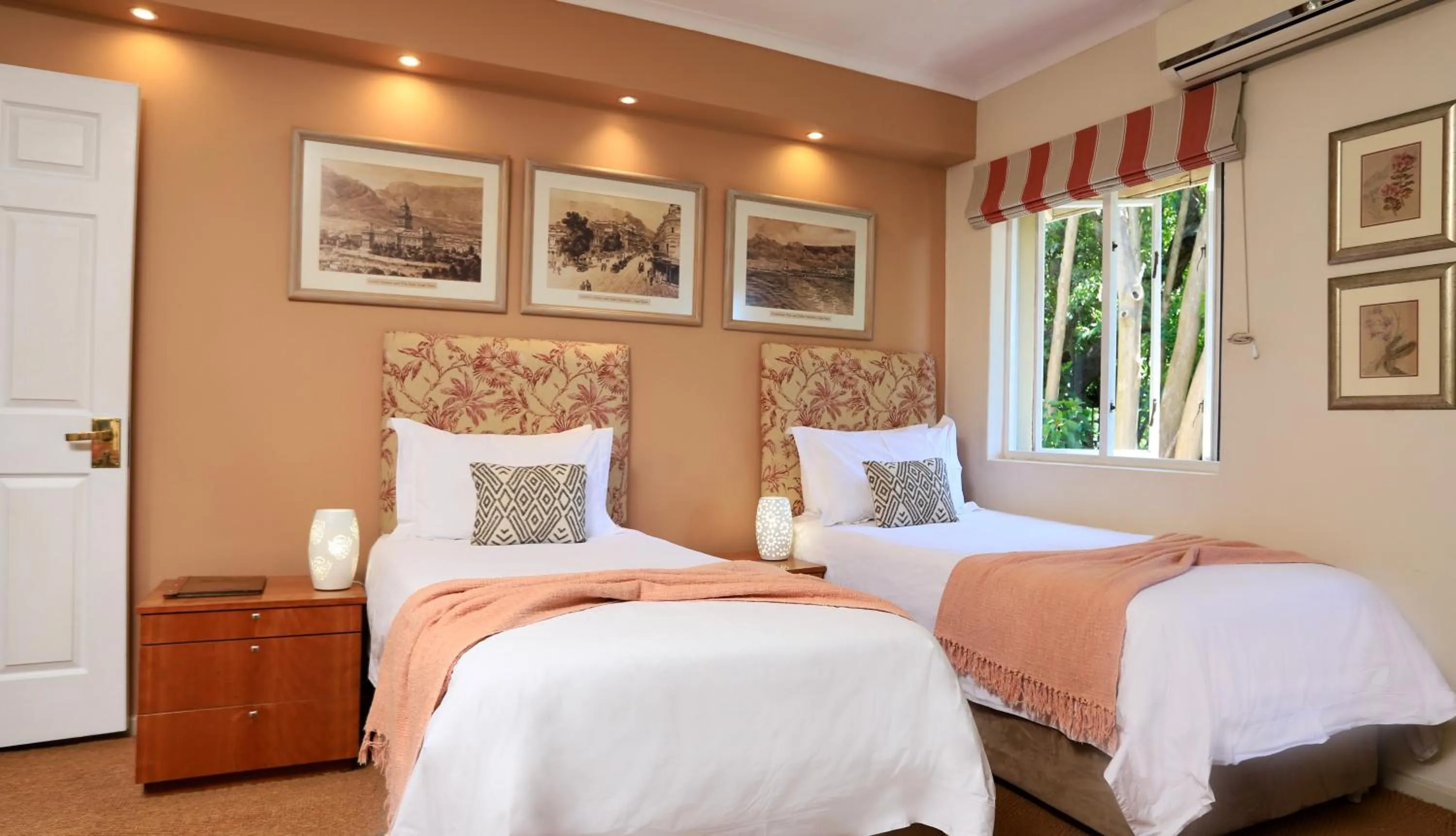 Bed in Rosedene Guest House