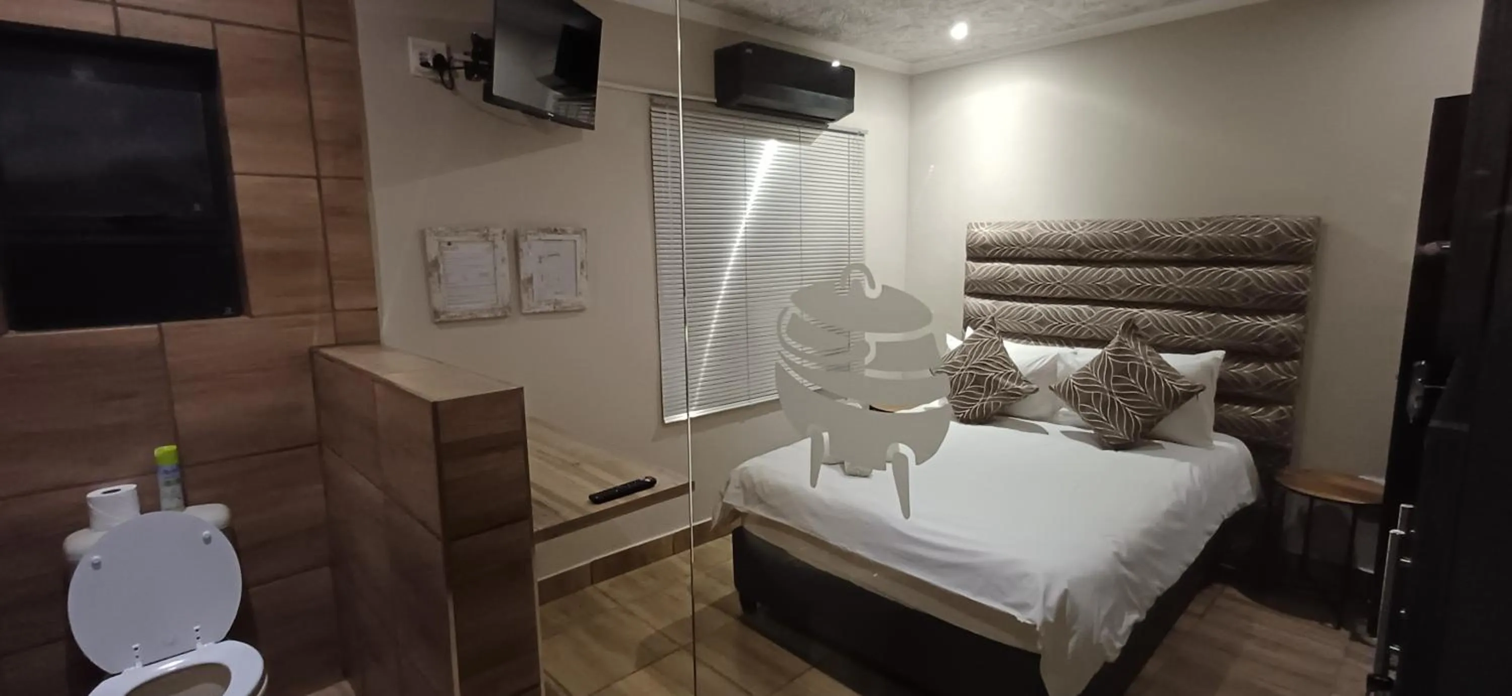 TV and multimedia, Bed in Potties Guesthouse