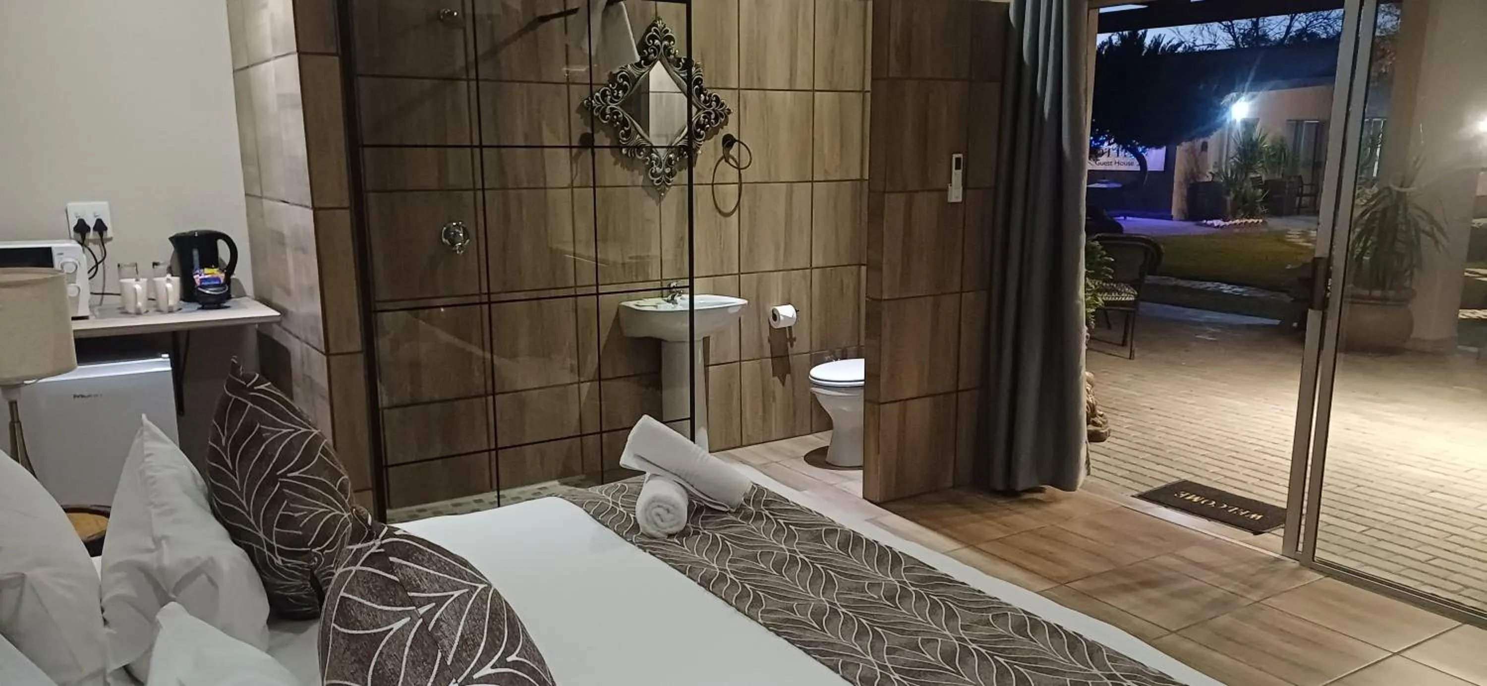 Bathroom in Potties Guesthouse