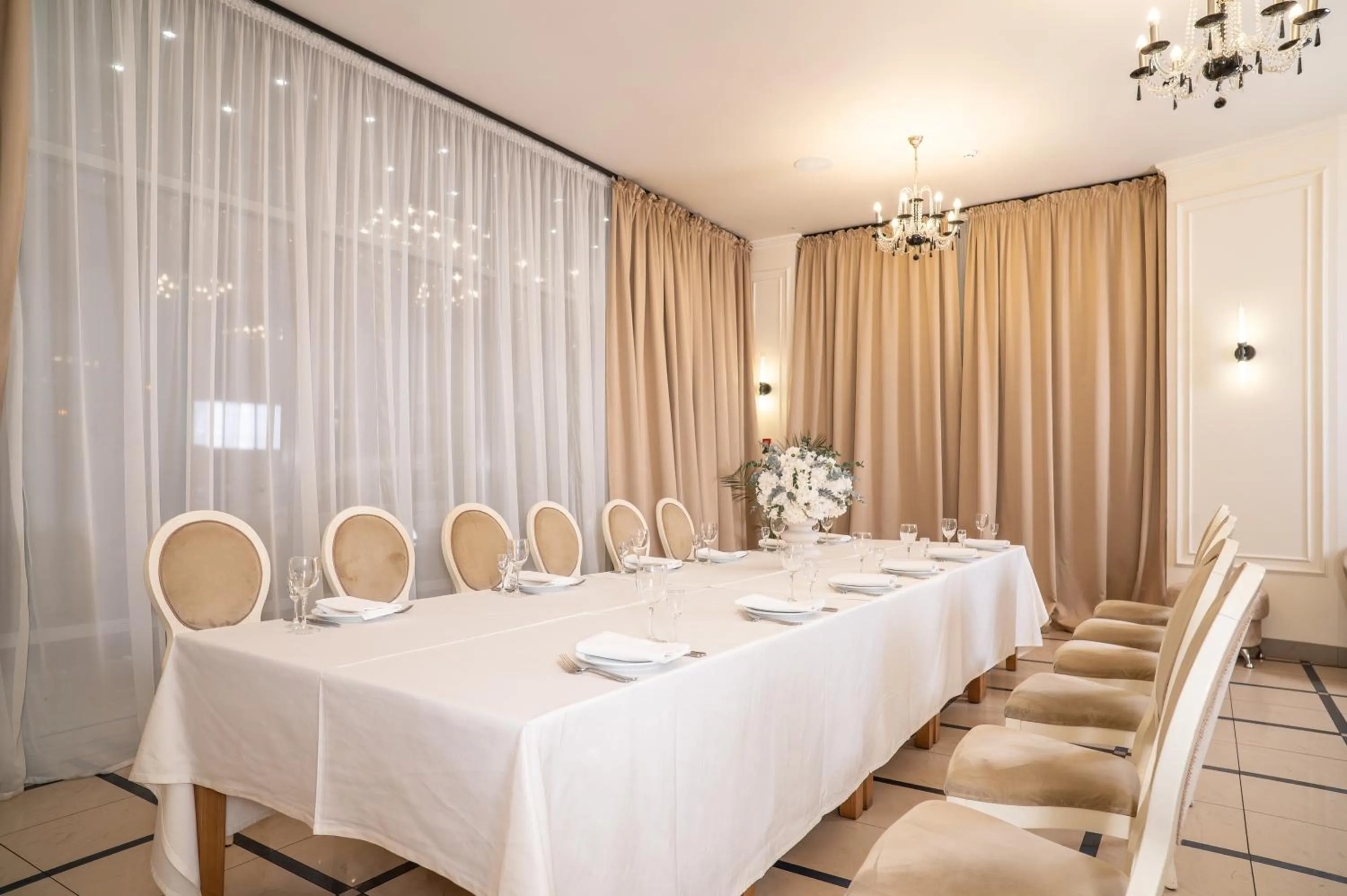 Seating area in Nadiya Hotel