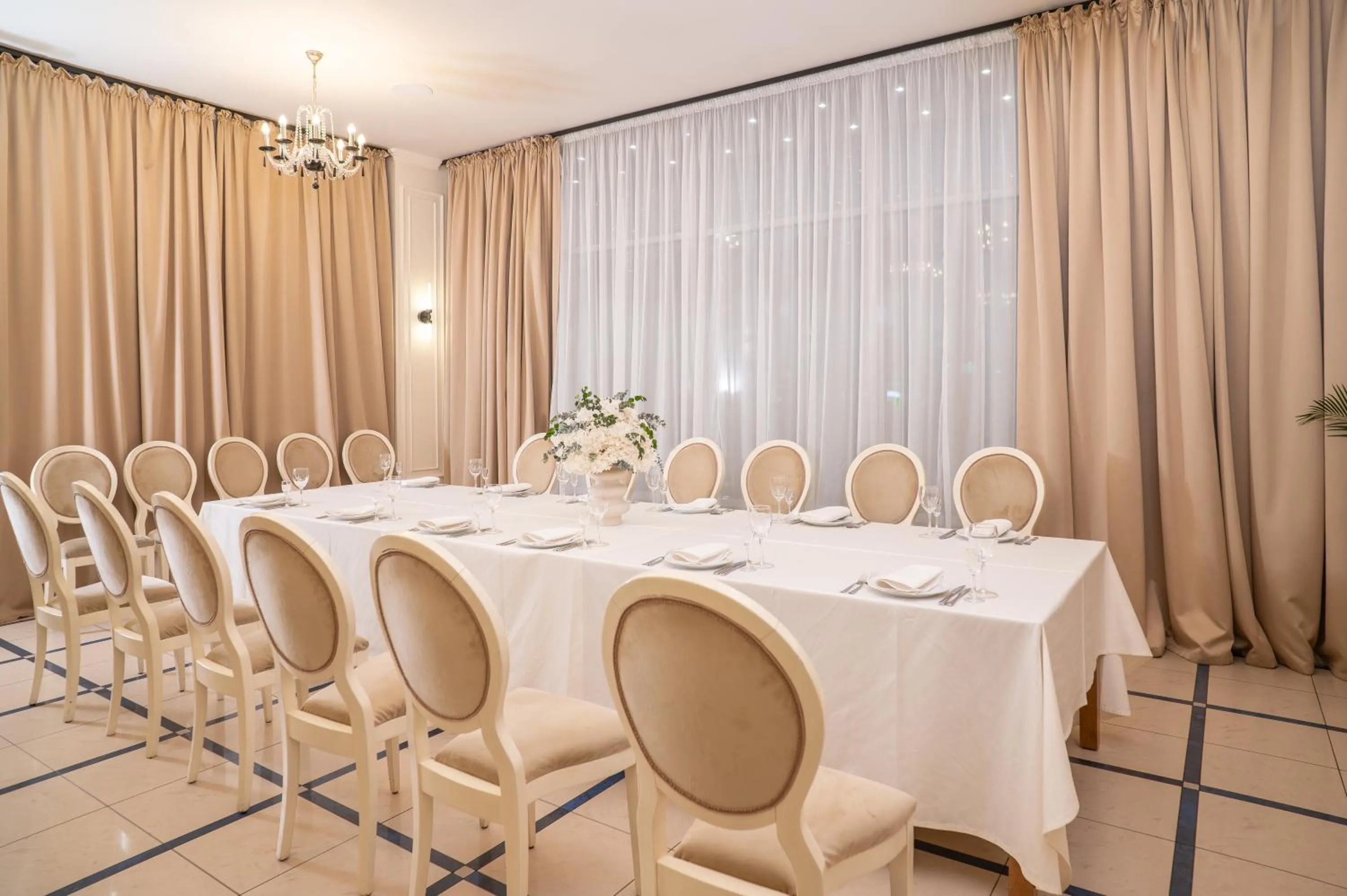 Seating area in Nadiya Hotel