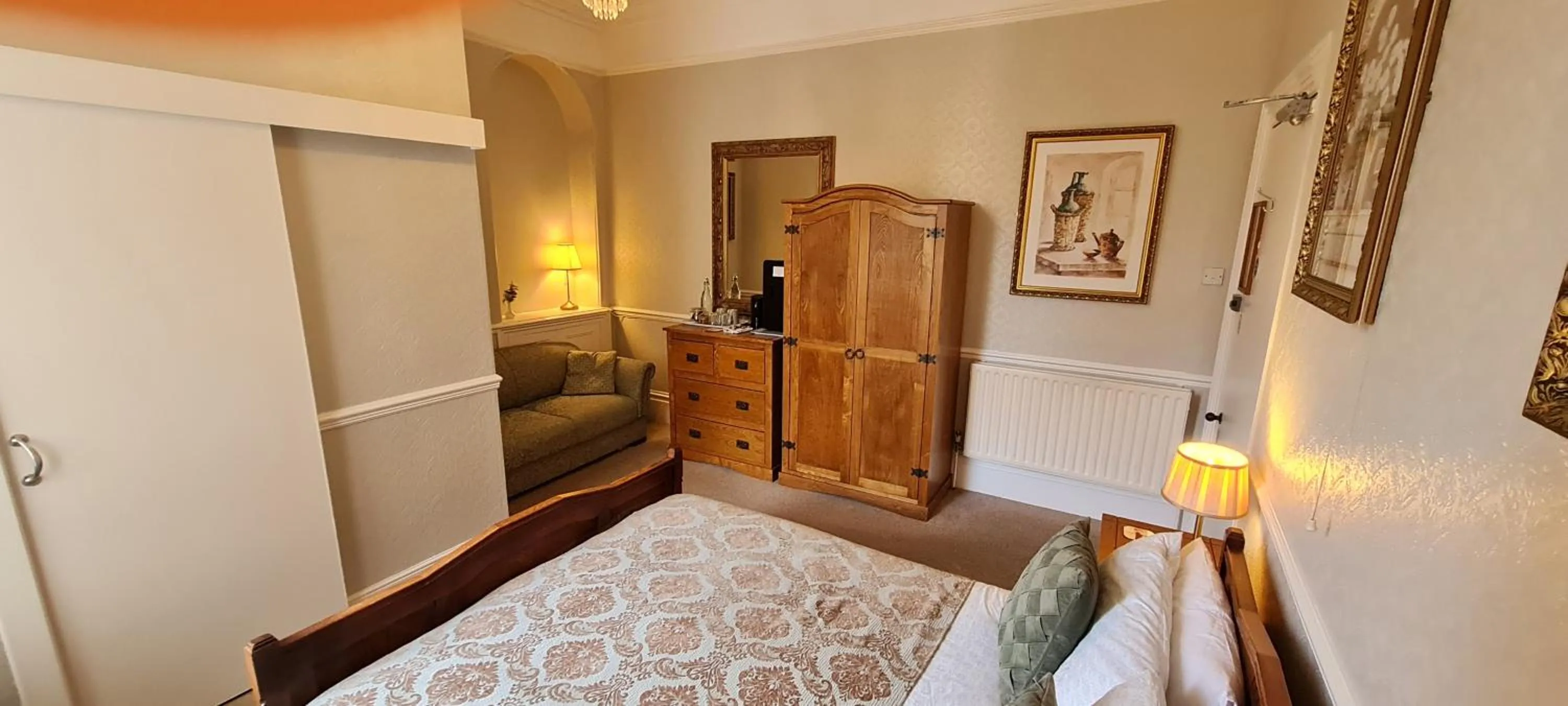 Bed in The Pendennis Guest House