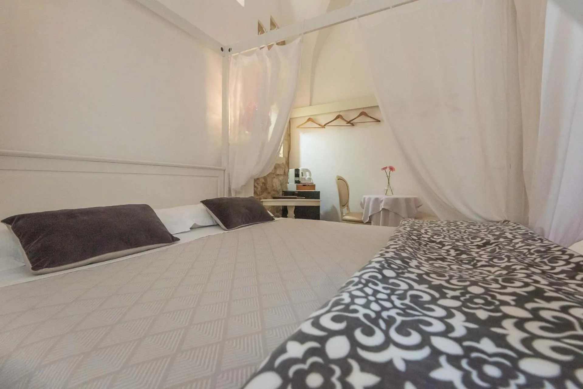 Bed in Le Nicchie luxury rooms