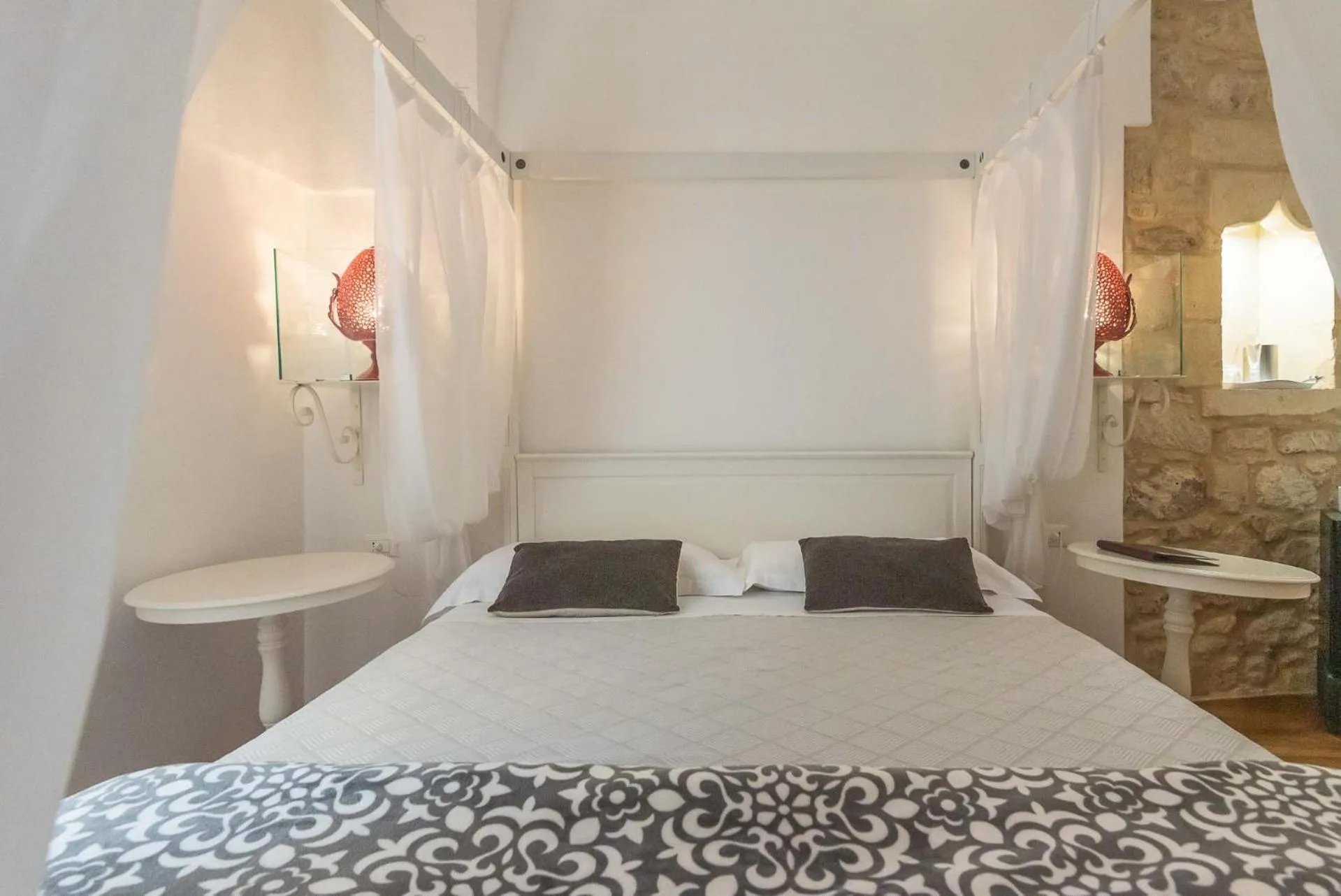 Bed in Le Nicchie luxury rooms