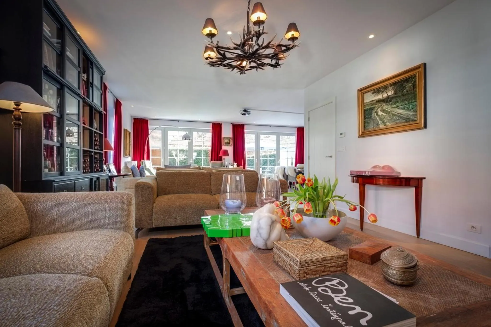 Communal lounge/ TV room in B&B Maison seki