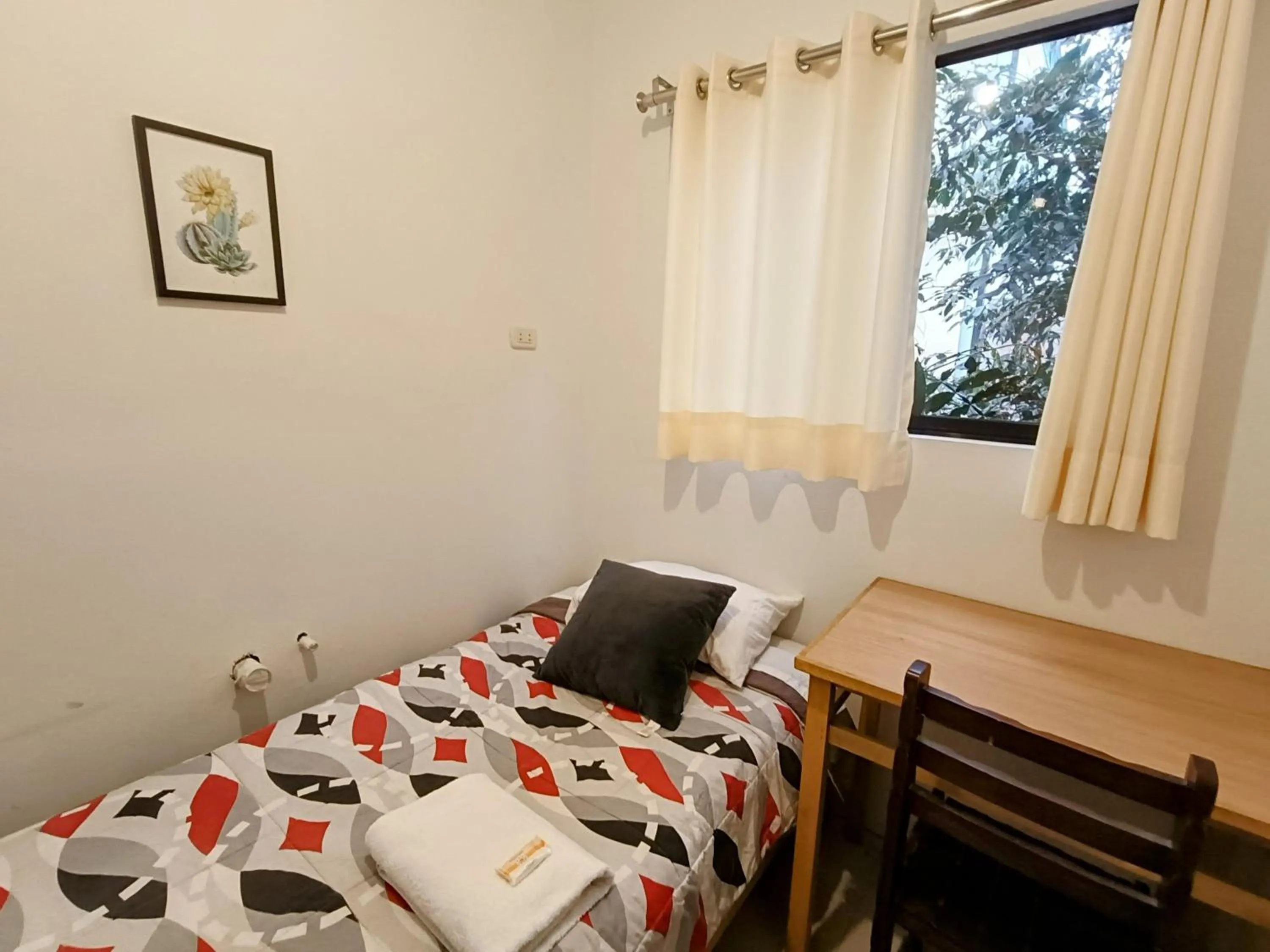 Photo of the whole room, Bed in Samanai Wasi