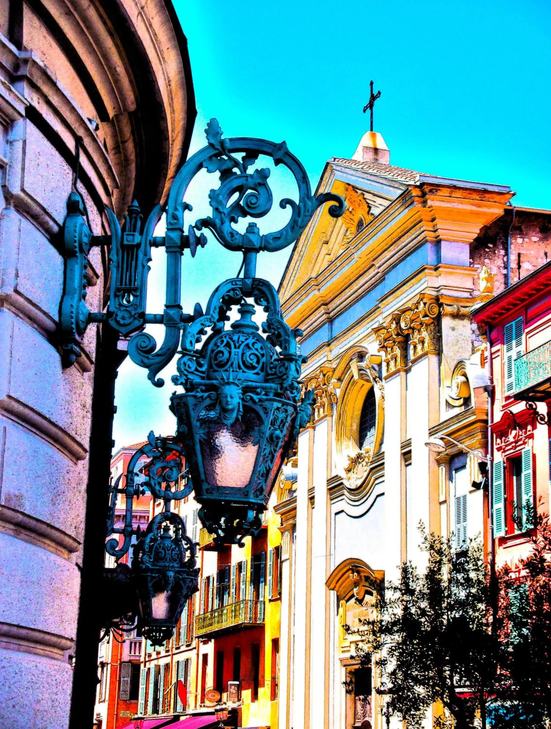 Neighbourhood in Room with a vue