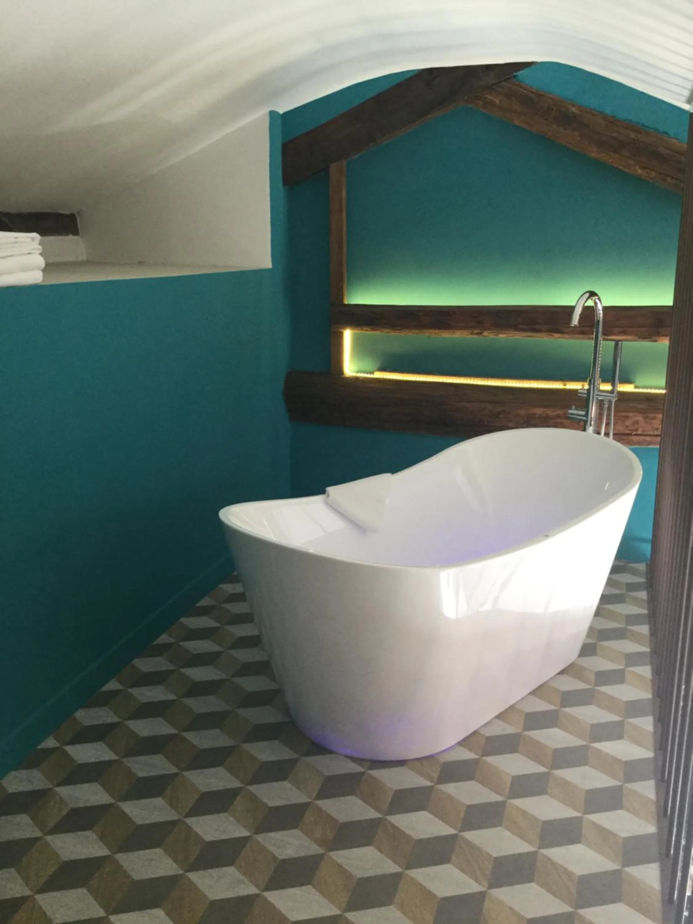 Photo of the whole room in Room with a vue