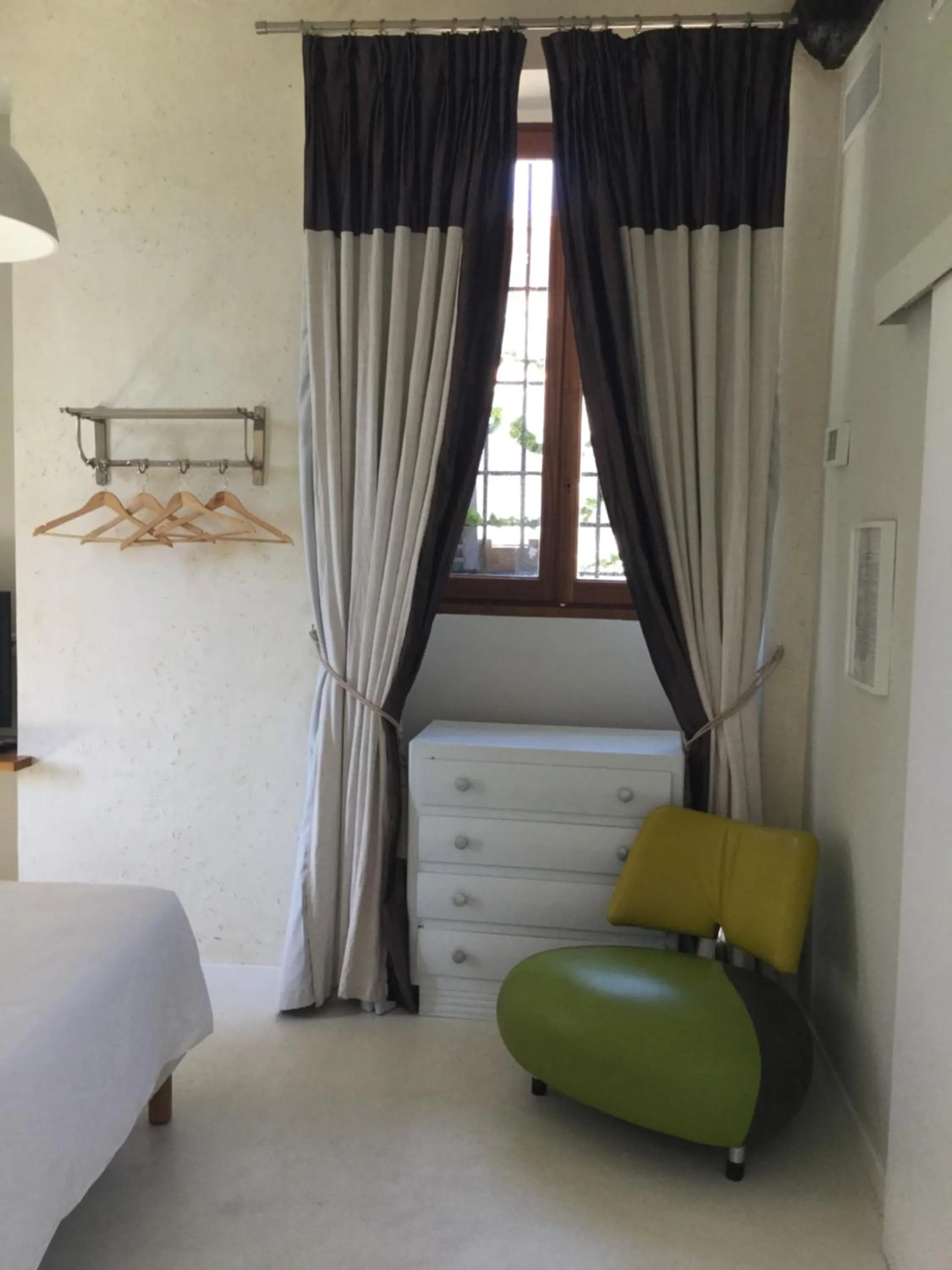 Photo of the whole room, Bed in Room with a vue