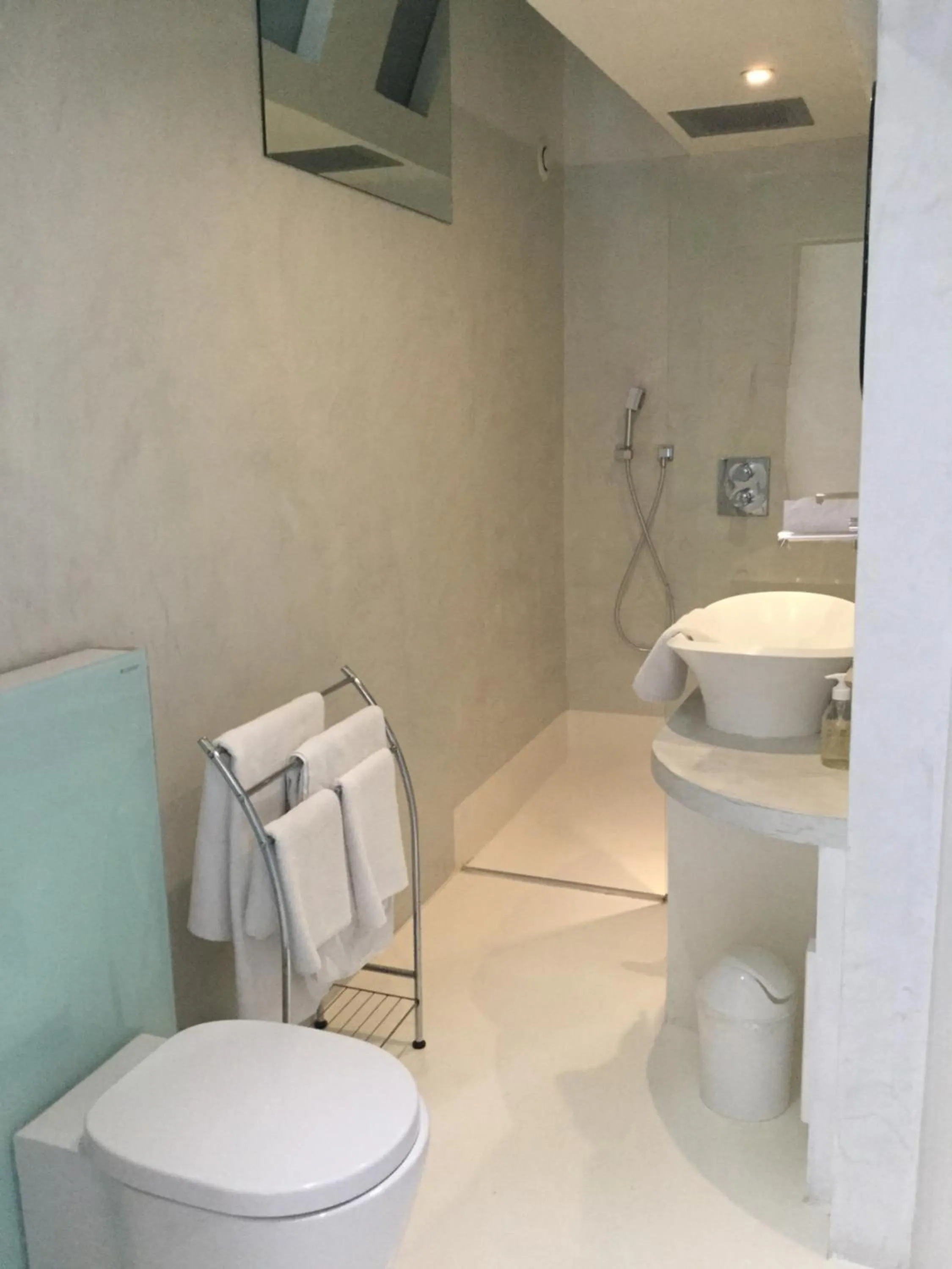 Photo of the whole room in Room with a vue