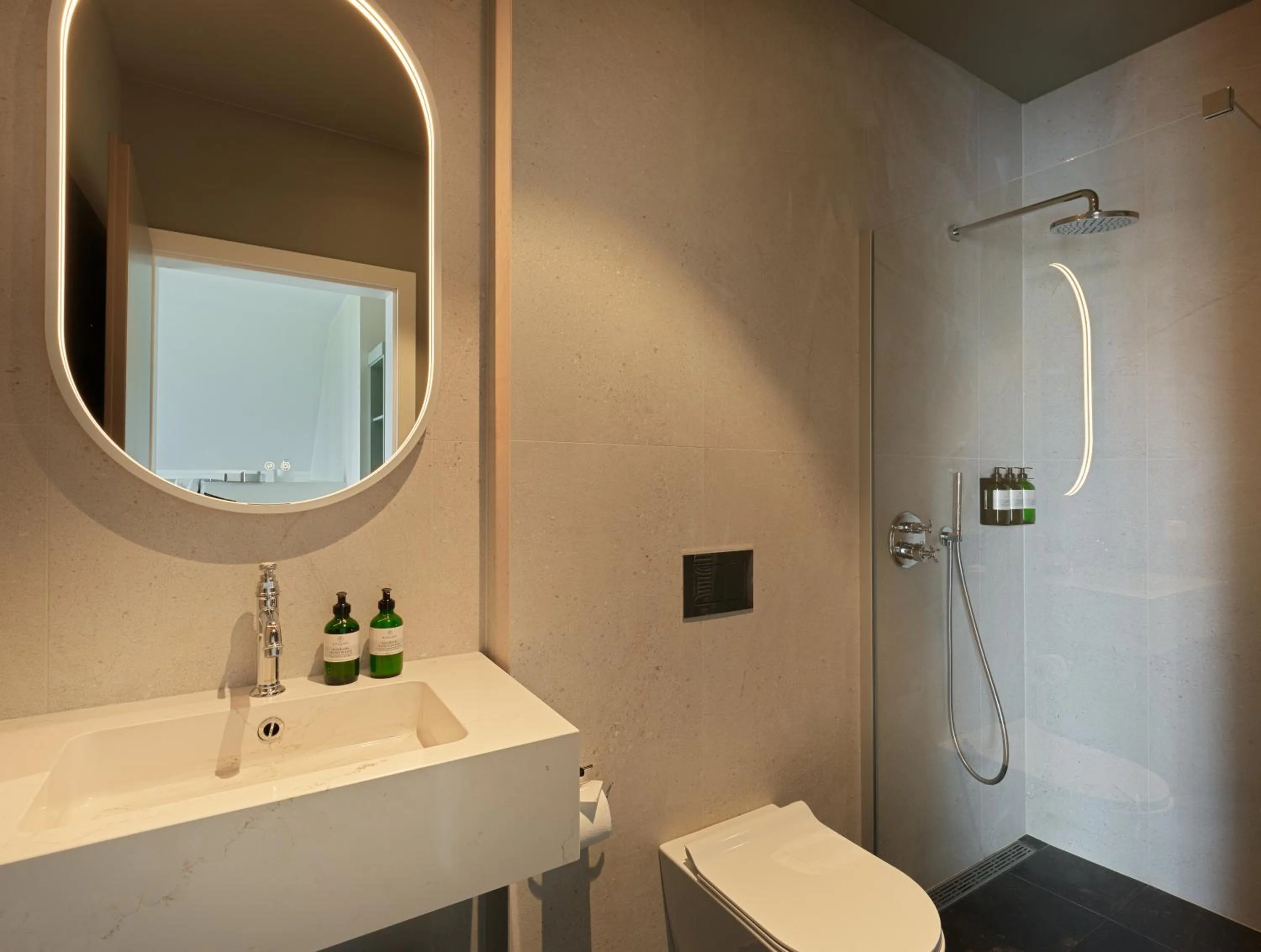 Shower in Hotel Búdir