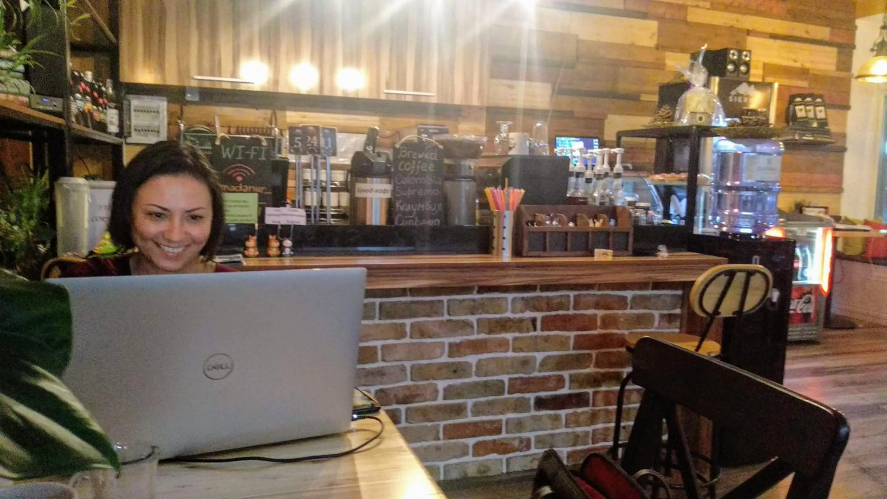 Restaurant/places to eat in Madanur Hotel