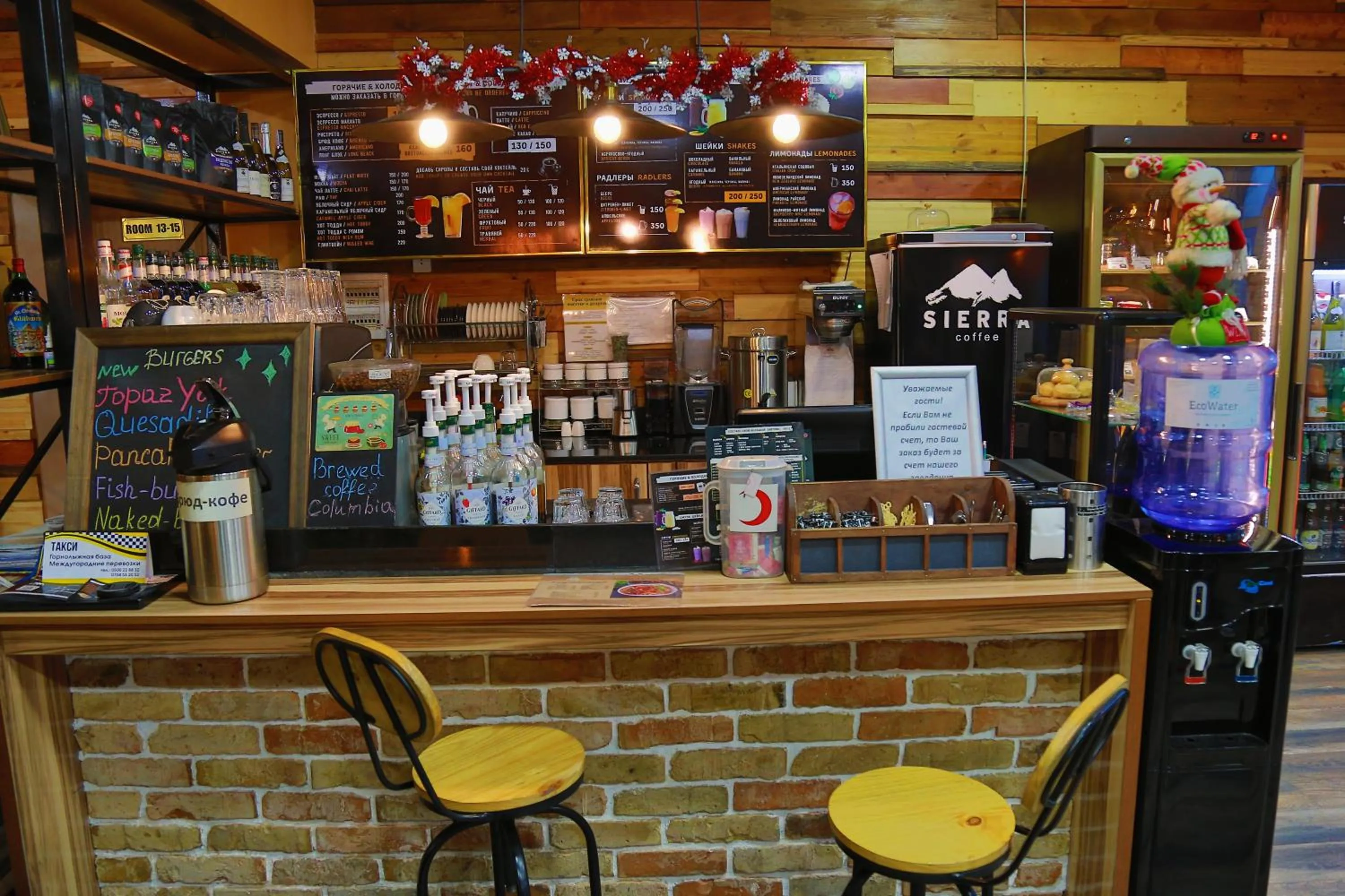 Restaurant/places to eat in Madanur Hotel