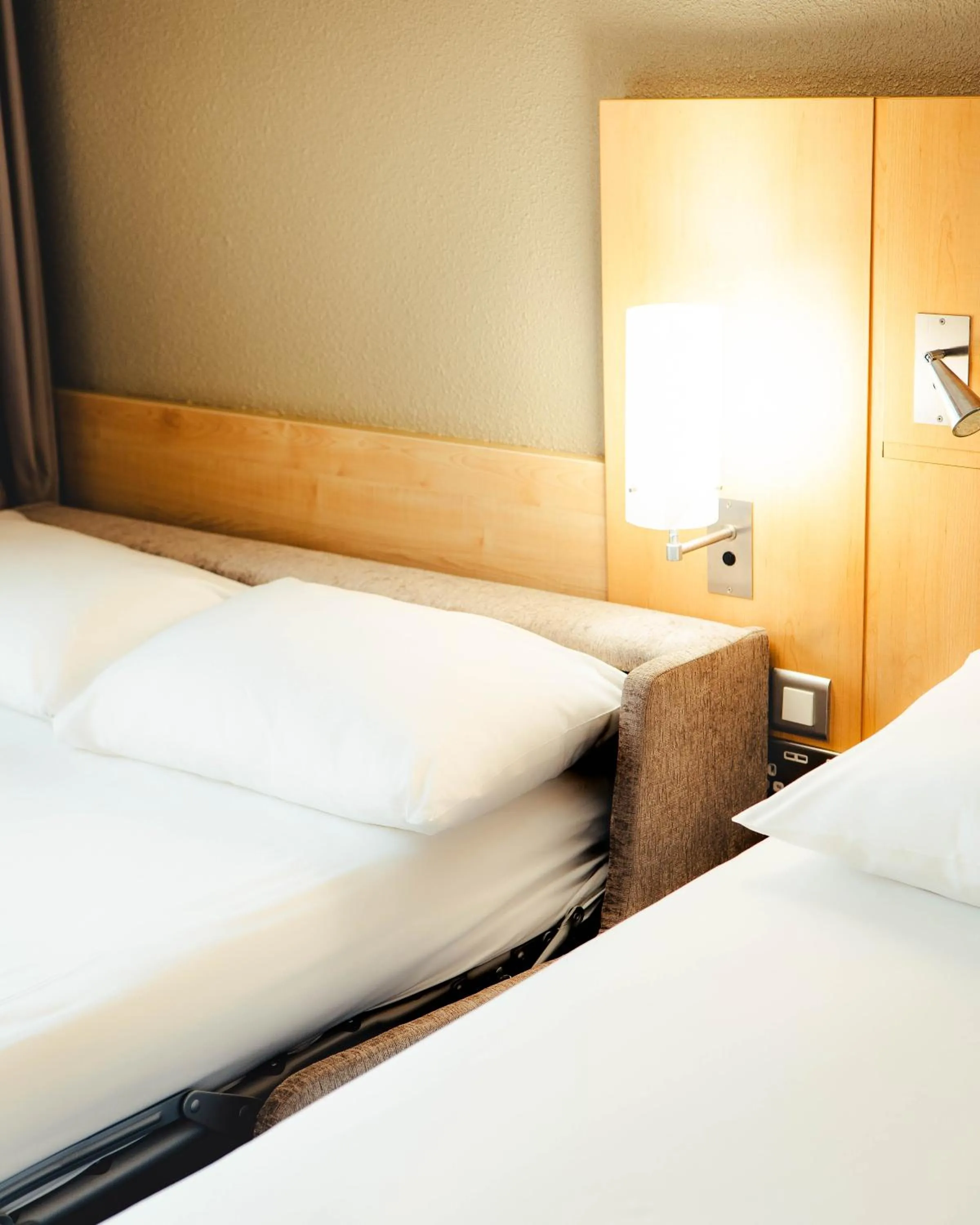 Bed in Ibis London Luton Airport