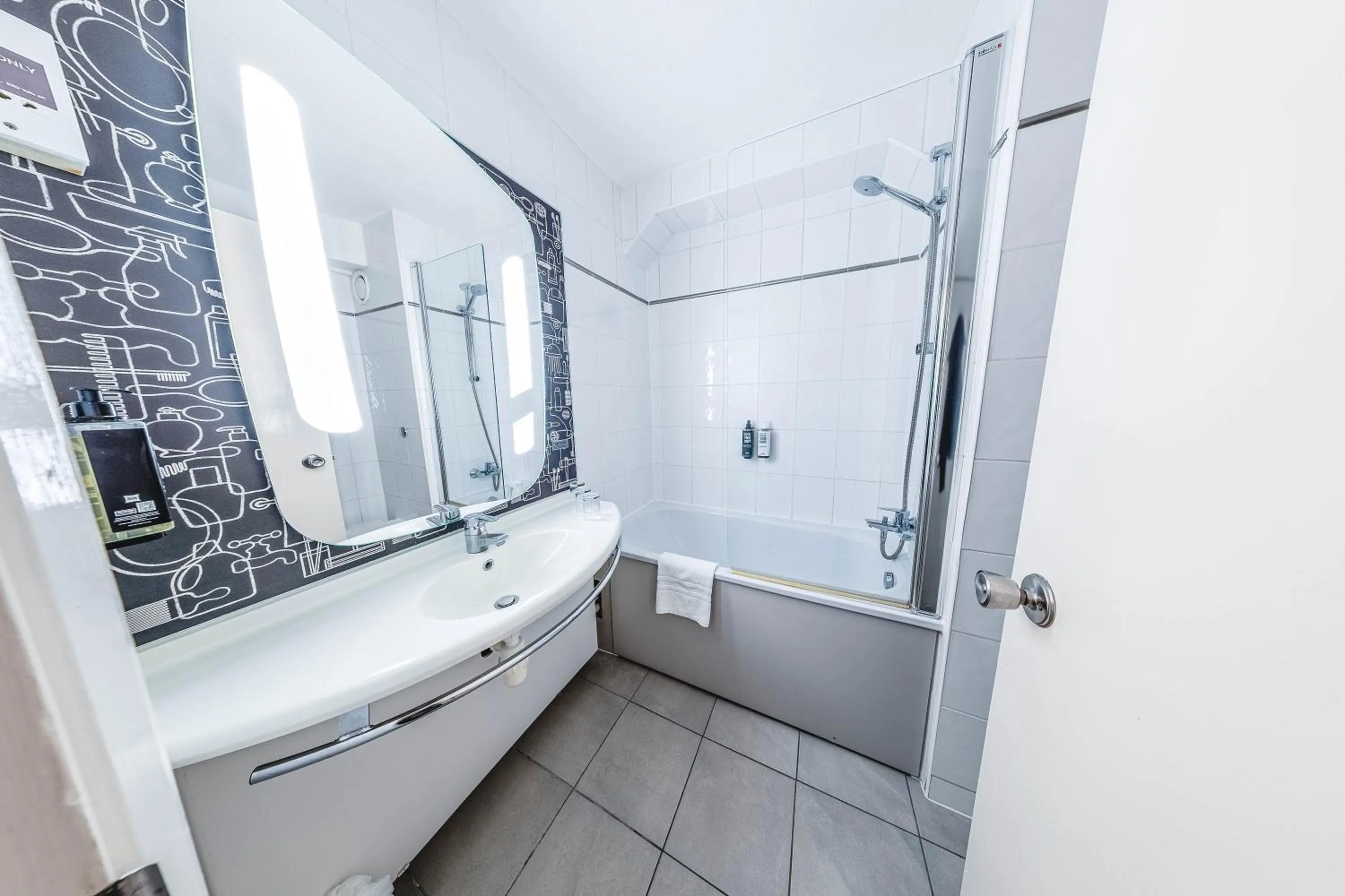 Bathroom in Ibis London Luton Airport