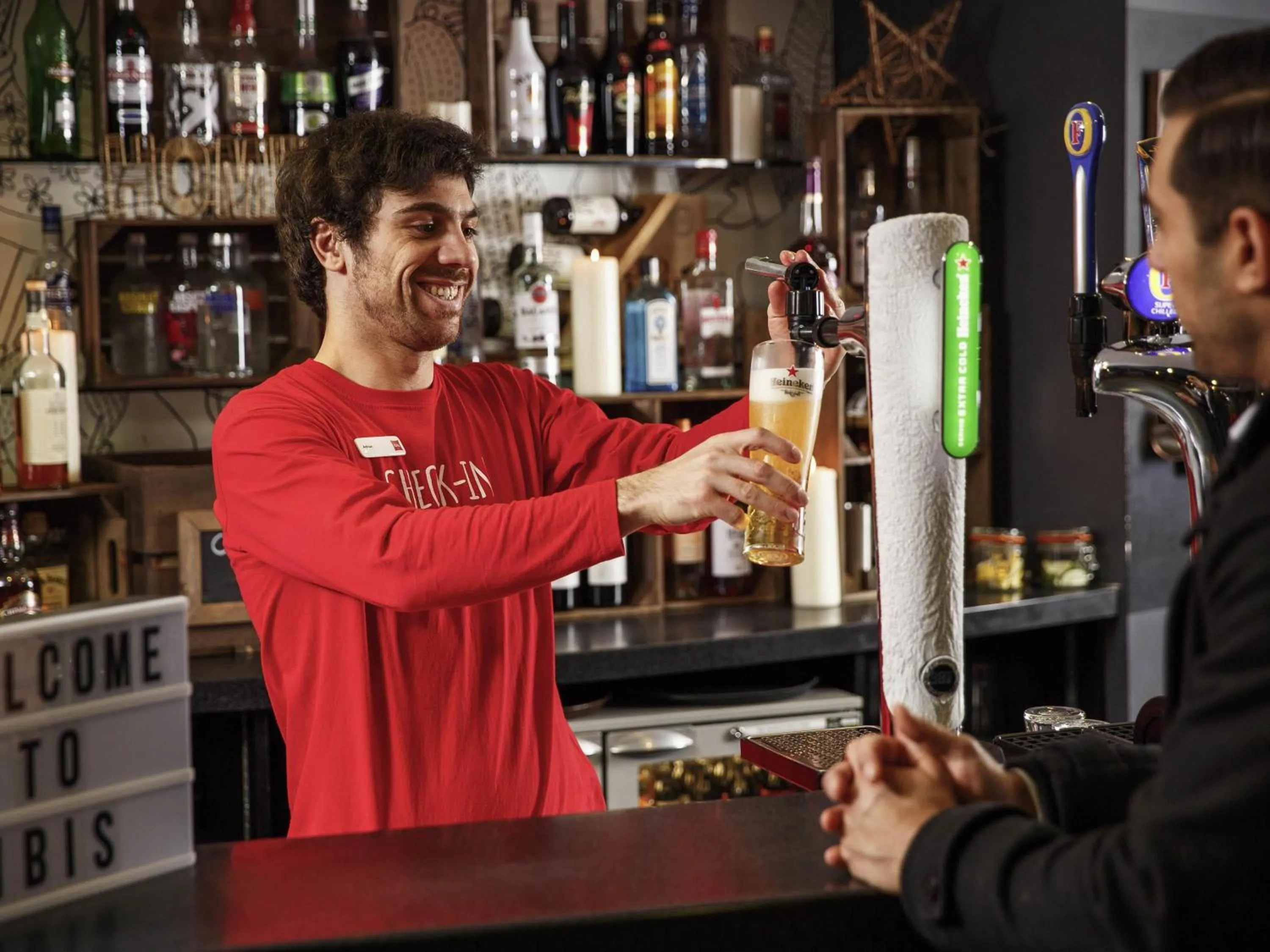 Lounge or bar in Ibis London Luton Airport