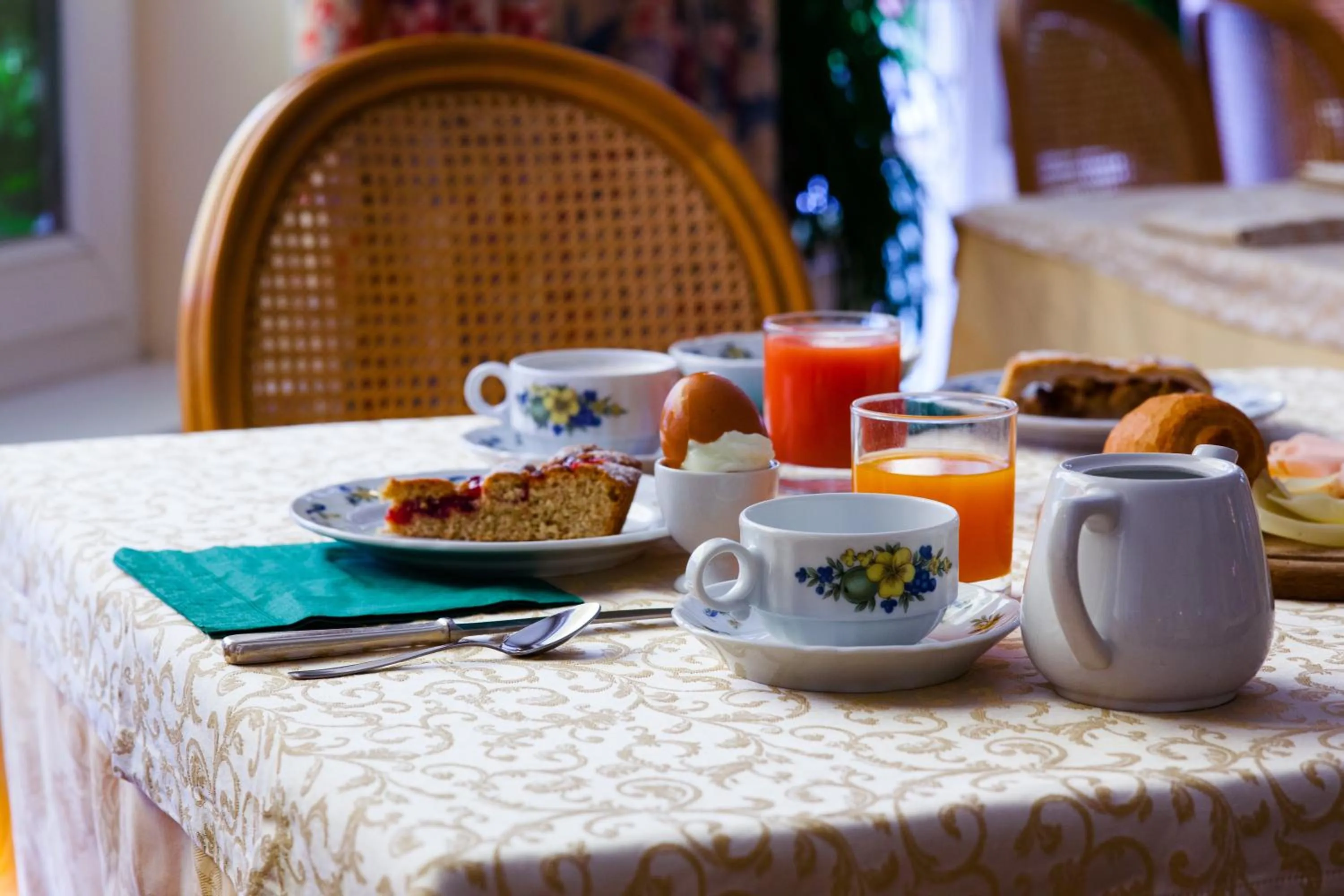 Restaurant/places to eat in Garden Hotel Bellariva