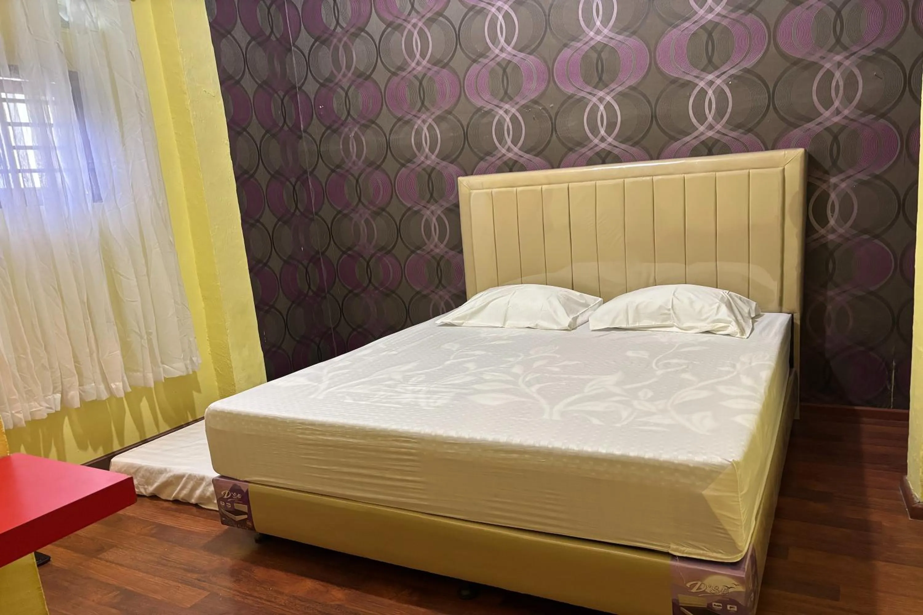 Photo of the whole room, Bed in Waroeng Transit & Depary Homestay