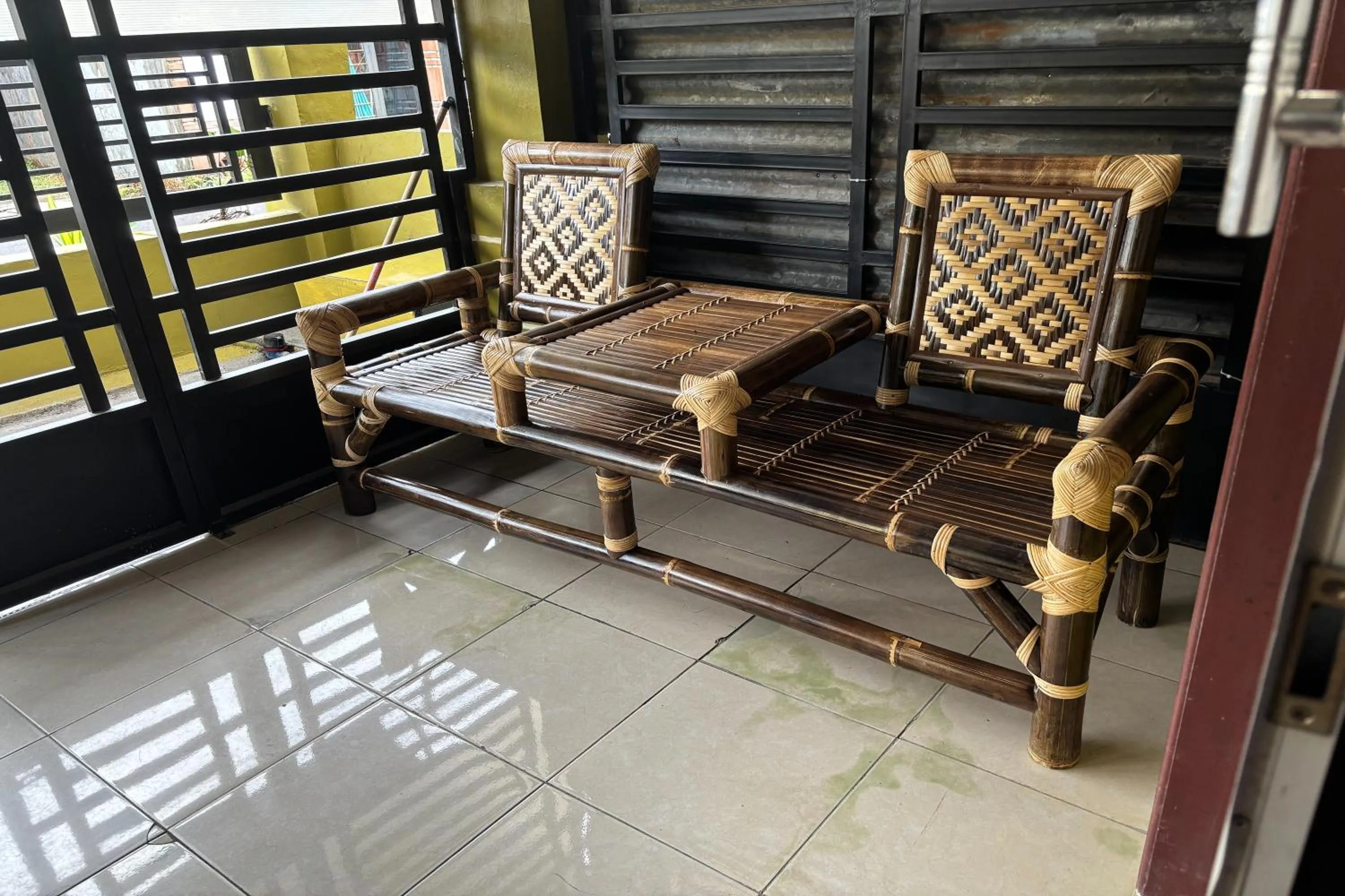 Seating area in Waroeng Transit & Depary Homestay