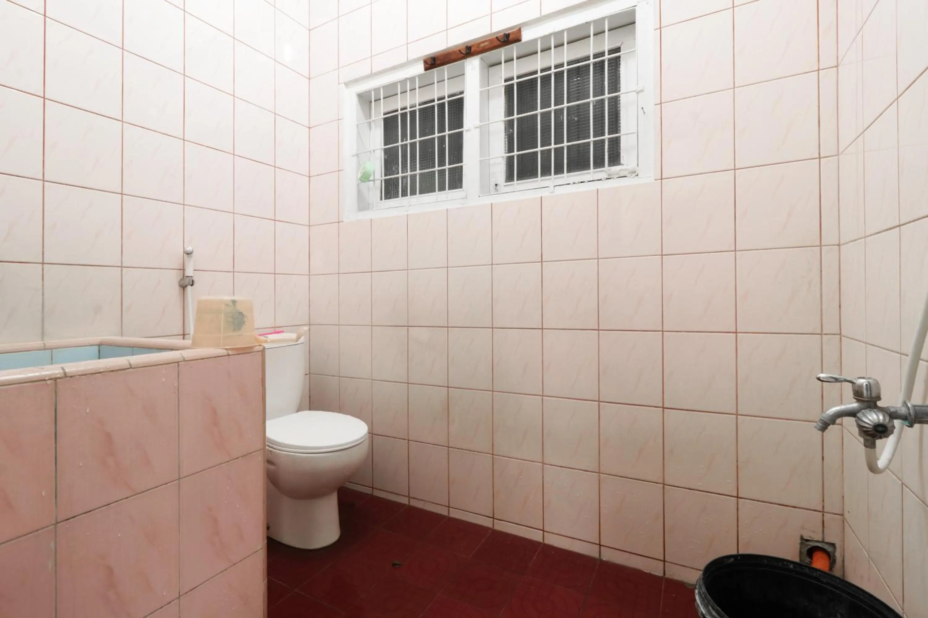 Toilet in Waroeng Transit & Depary Homestay