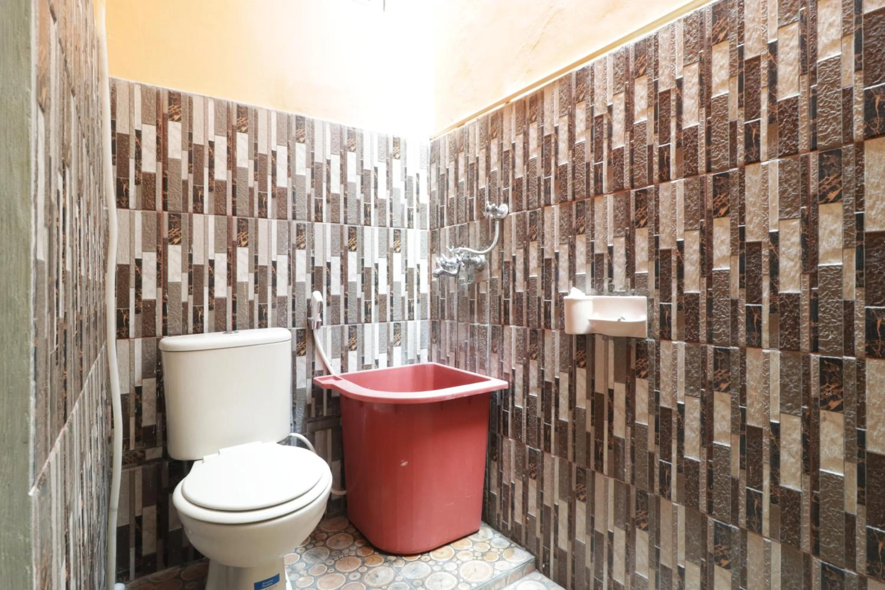 Toilet in Waroeng Transit & Depary Homestay