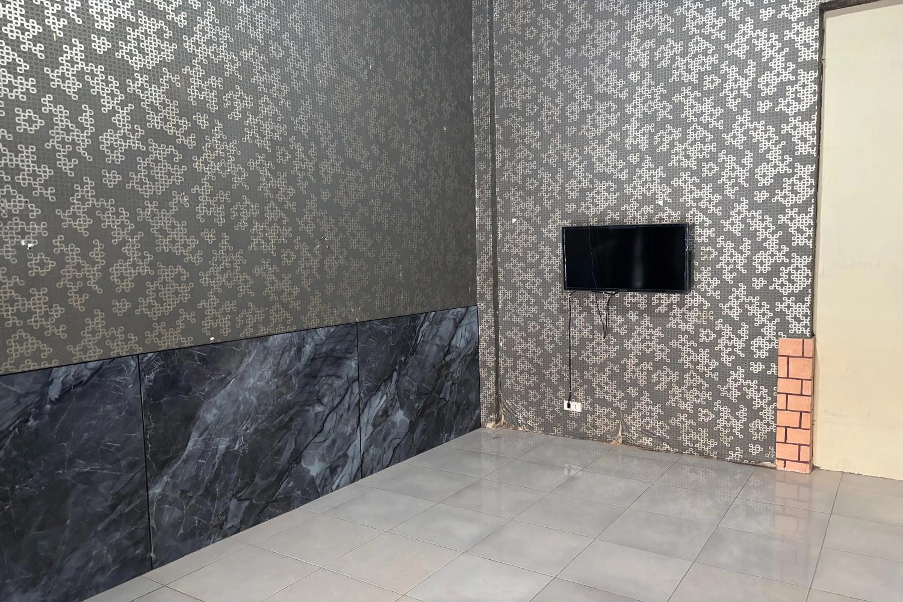 TV and multimedia in Waroeng Transit & Depary Homestay