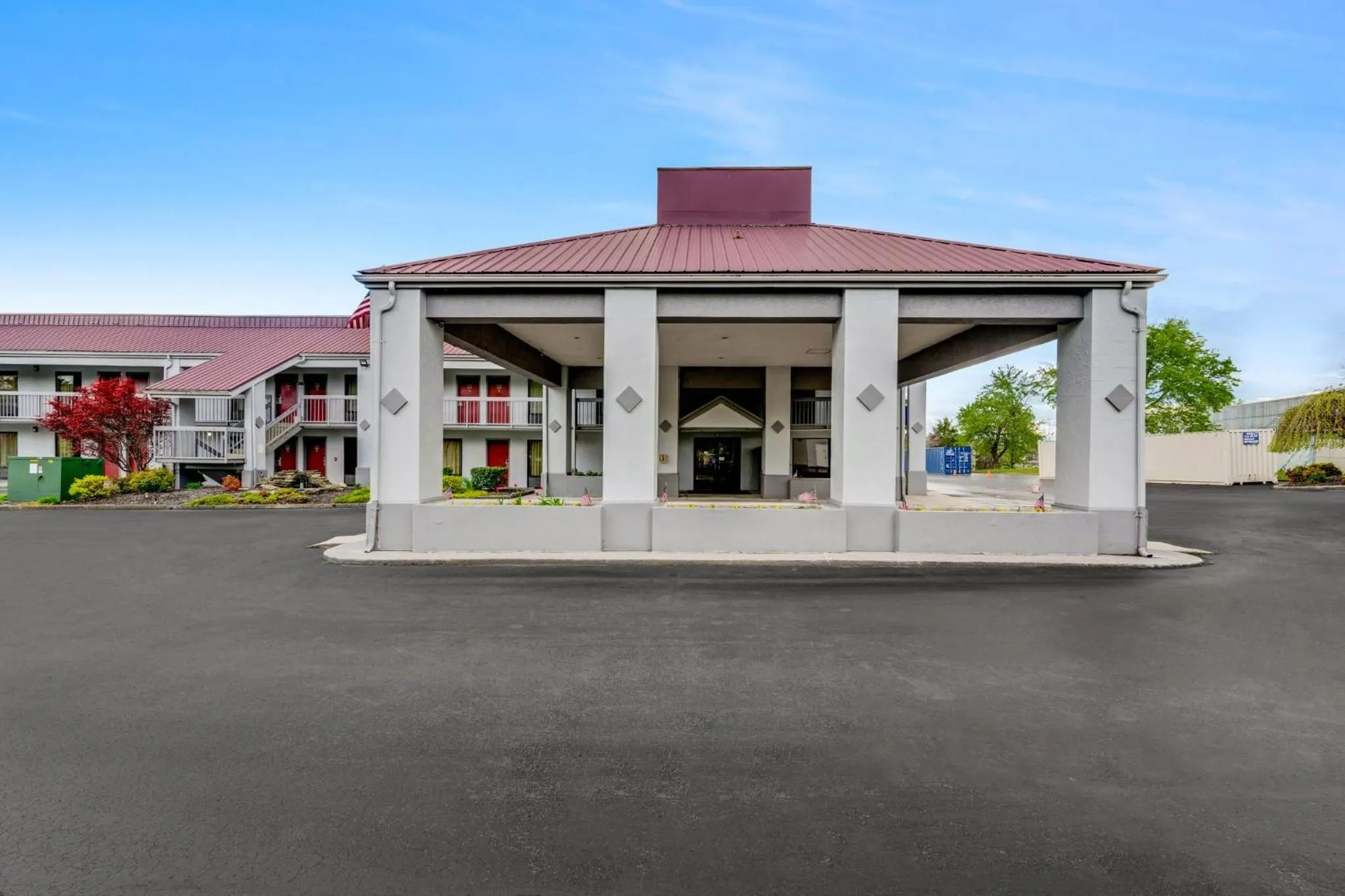 Property building in Red Roof Inn Kingsport