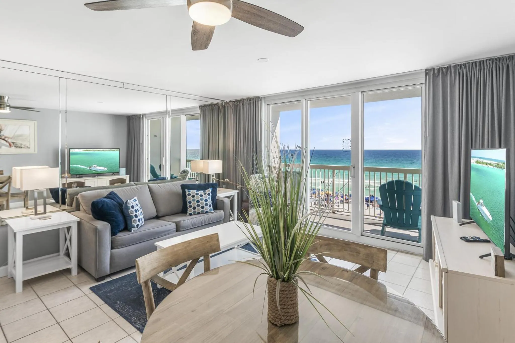 TV and multimedia in Pelican Beach Resort by Tufan