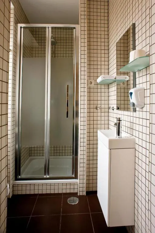 Shower in Riversuites