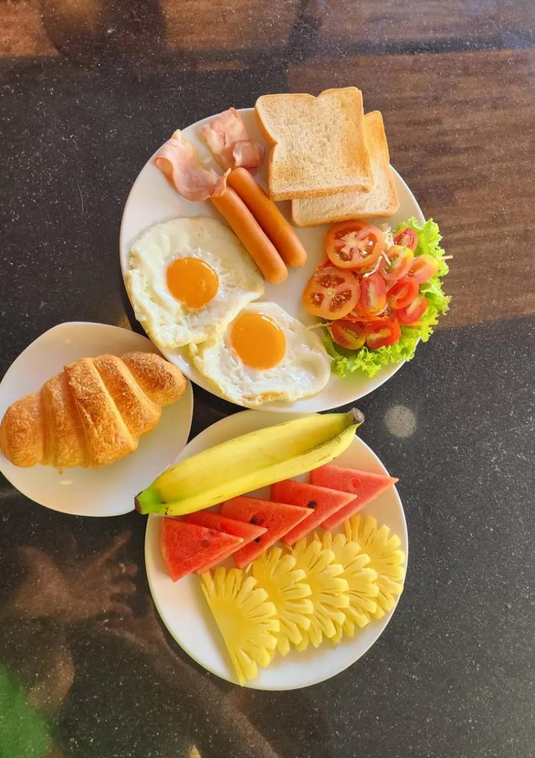 Restaurant/places to eat in Momento Bangtao Beach