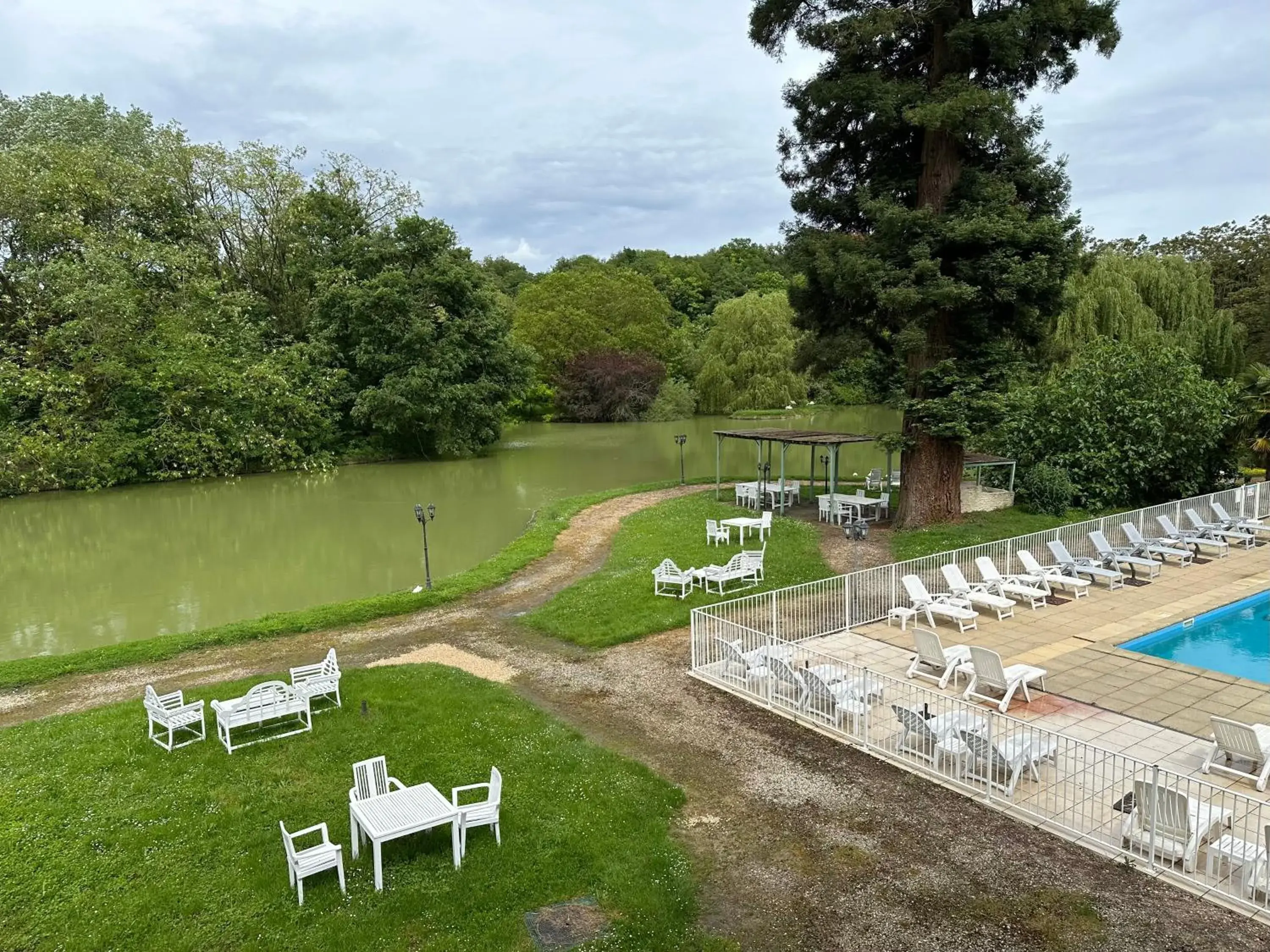 Superior Double Room with Lake View - single occupancy in CHATEAU Les VALLÉES Superior Double Room with Lake View - single occupancy in CHATEAU Les VALLÉES