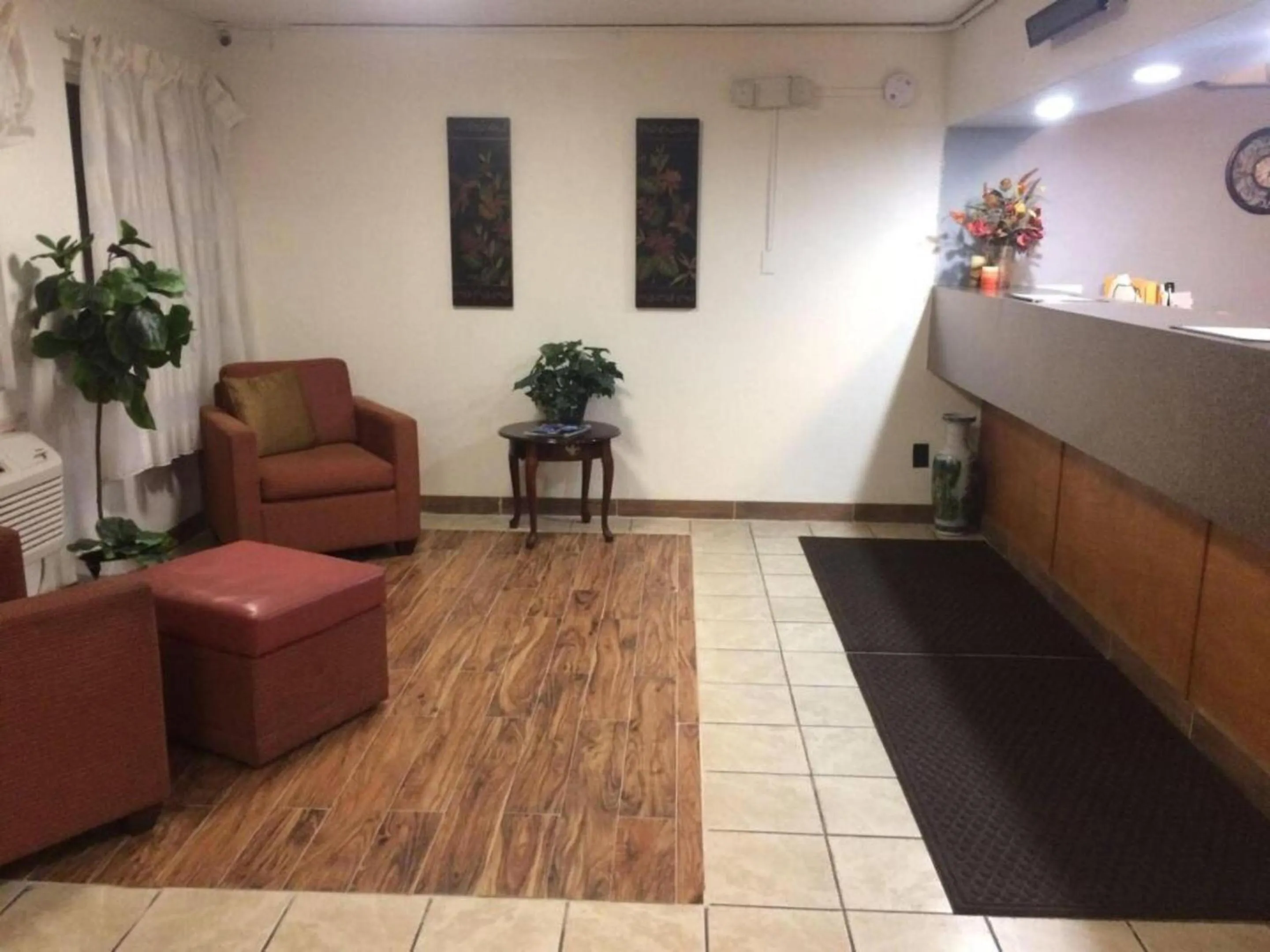 Lobby or reception in Studio 6 Suites Hurricane, WV