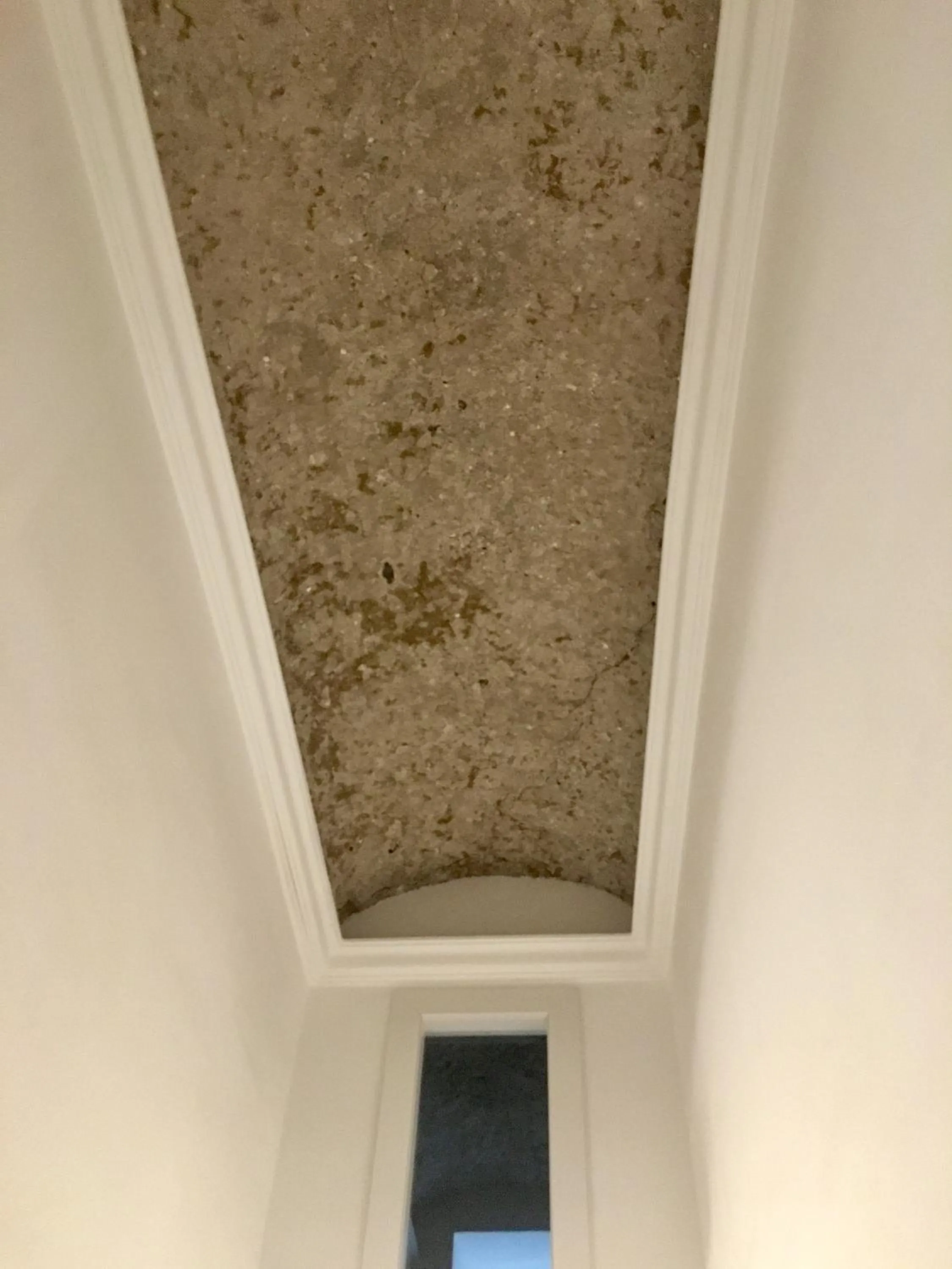 Decorative detail in B&B Salerno al Duomo