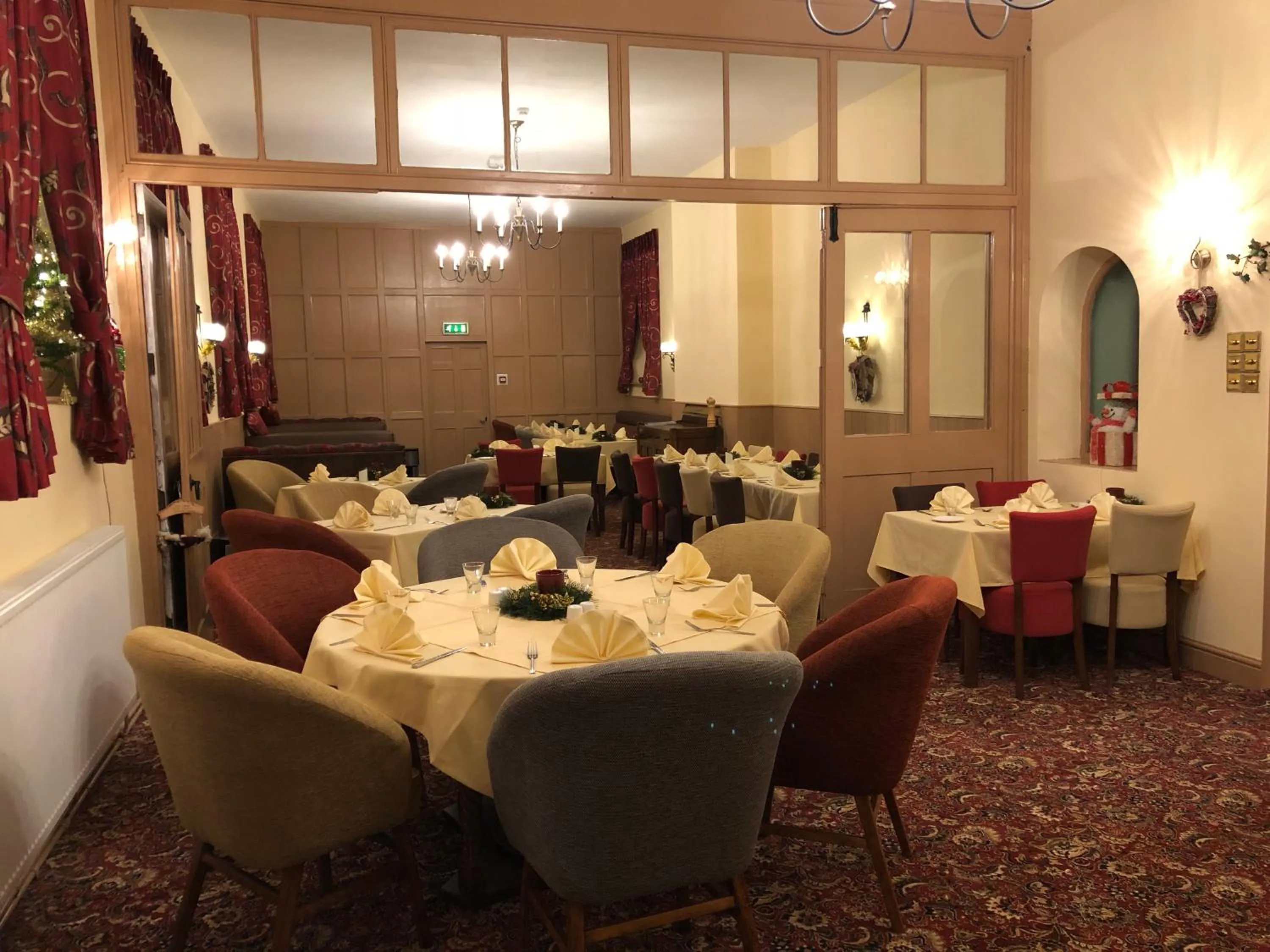 Restaurant/places to eat in Hickman Hill Hotel