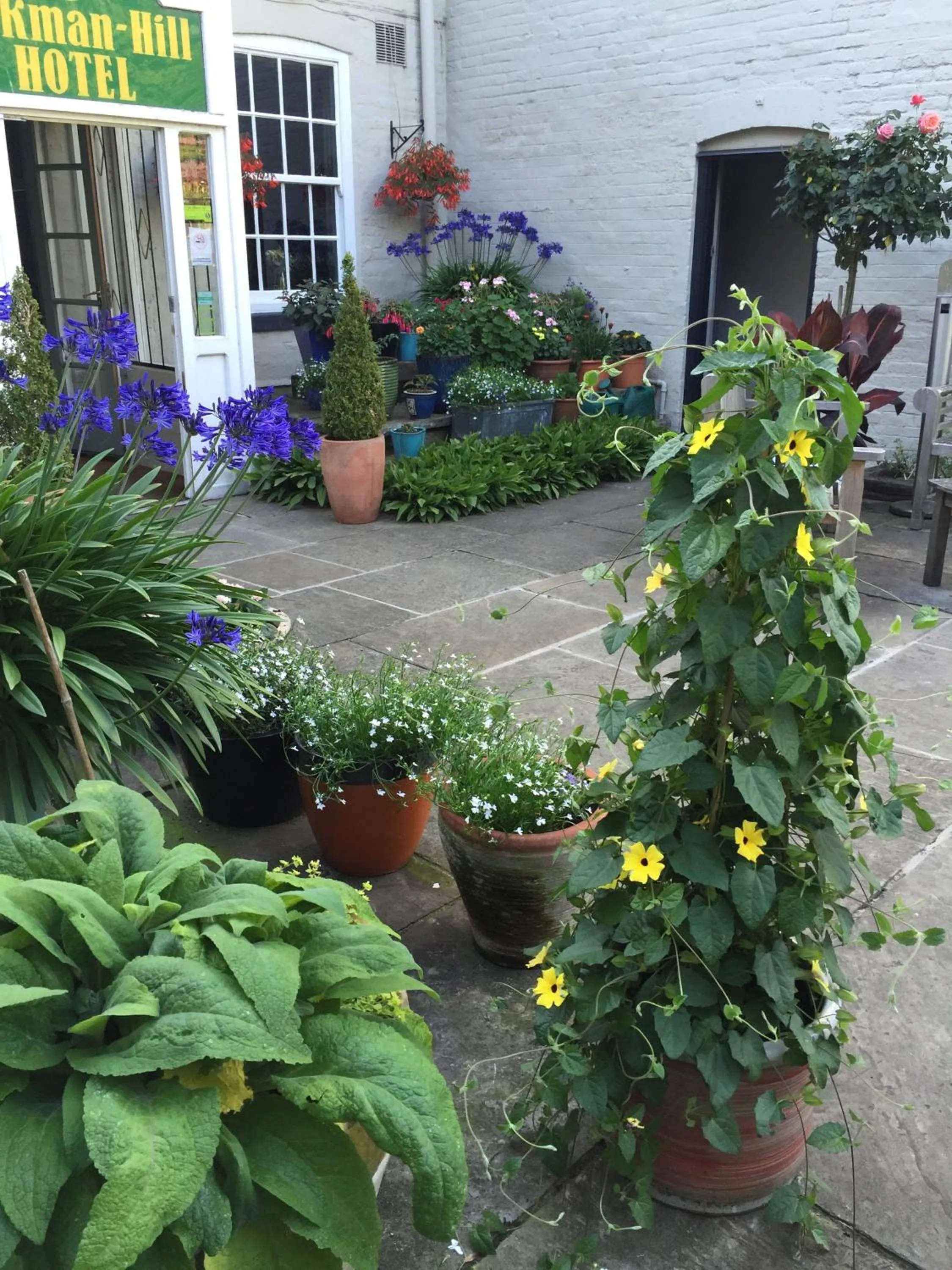 Patio in Hickman Hill Hotel