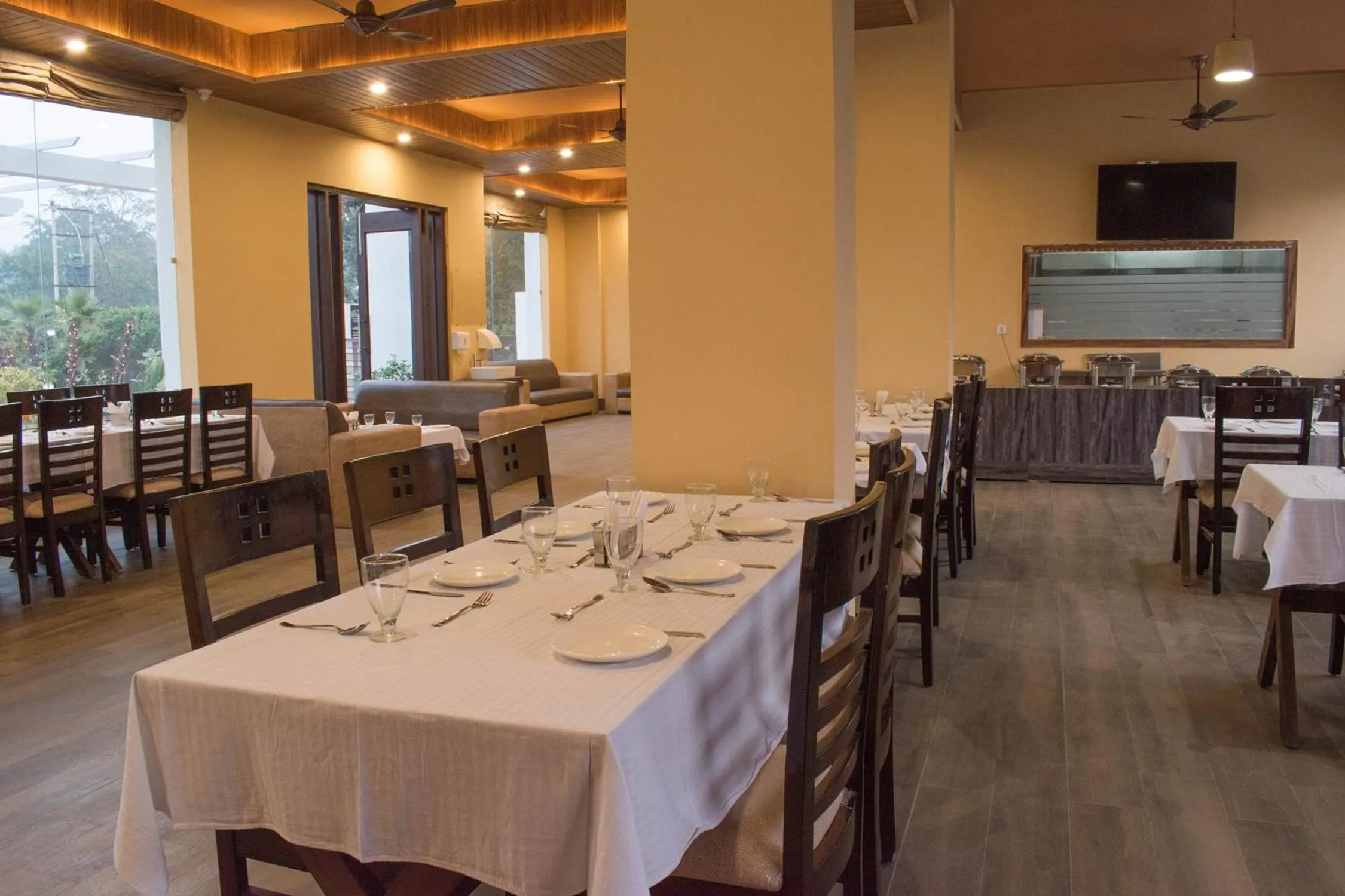 Restaurant/places to eat in The Darien Resort