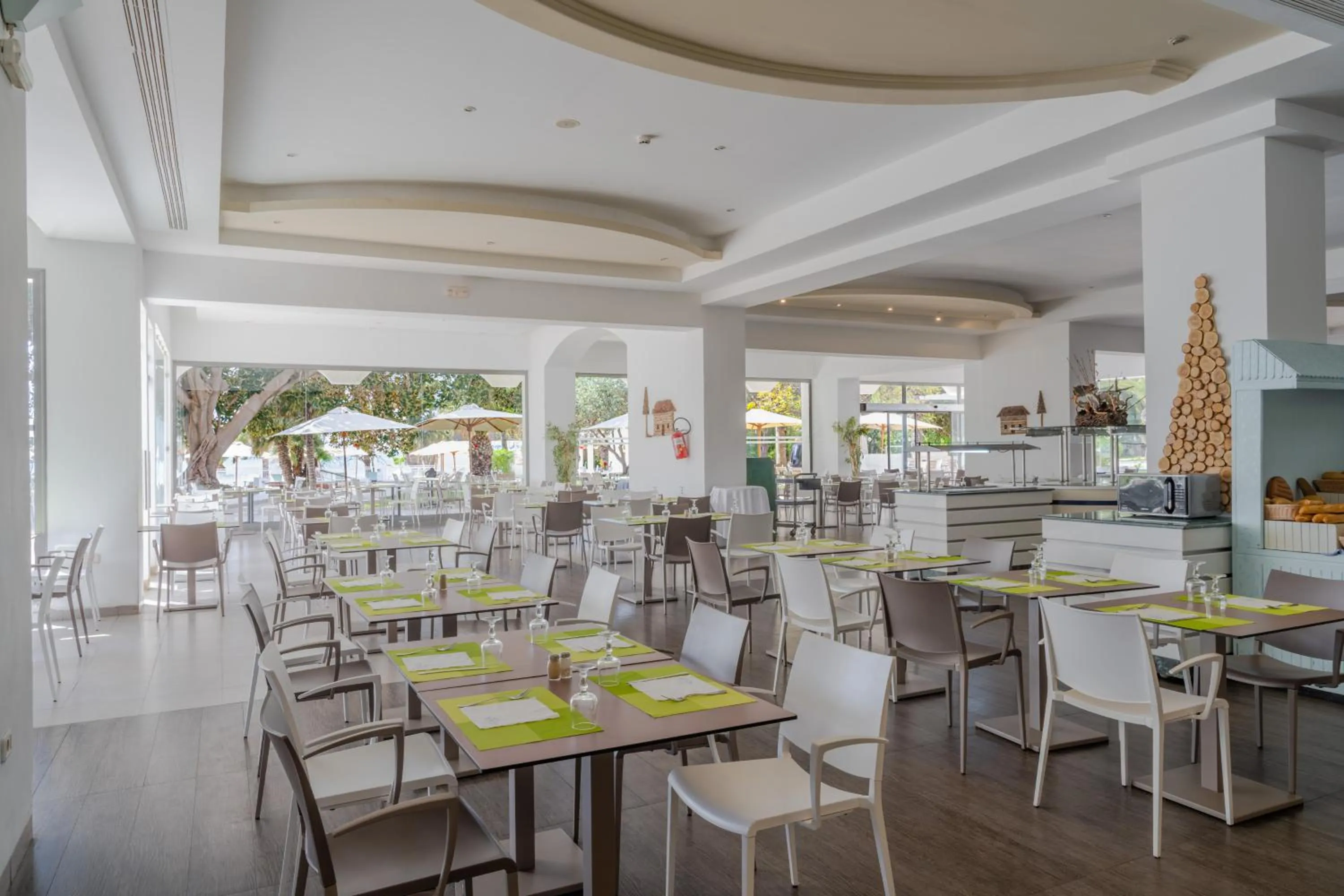 Restaurant/places to eat in Hotel Bel Azur Thalasso & Bungalows