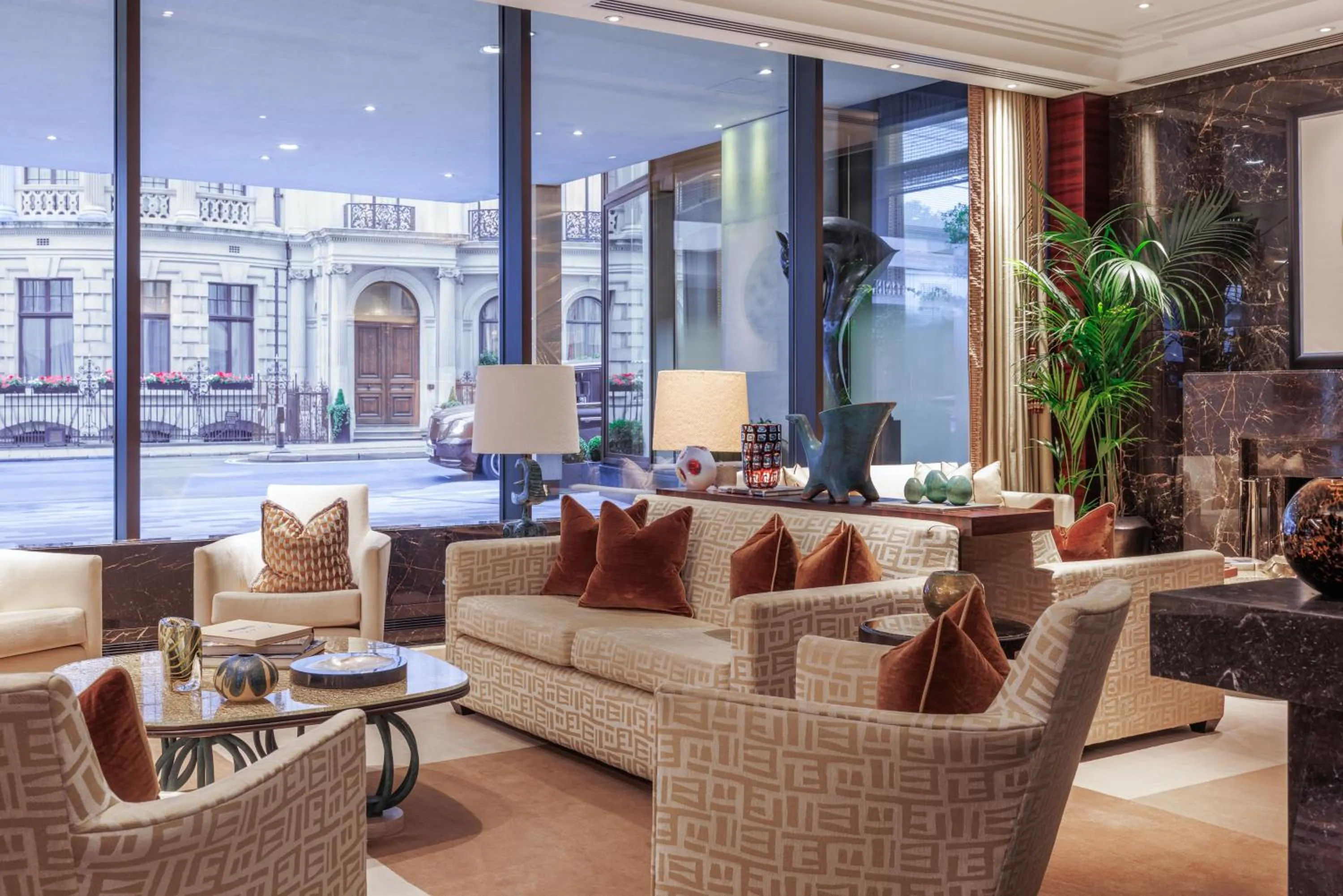 Lobby or reception in Four Seasons Hotel London at Park Lane