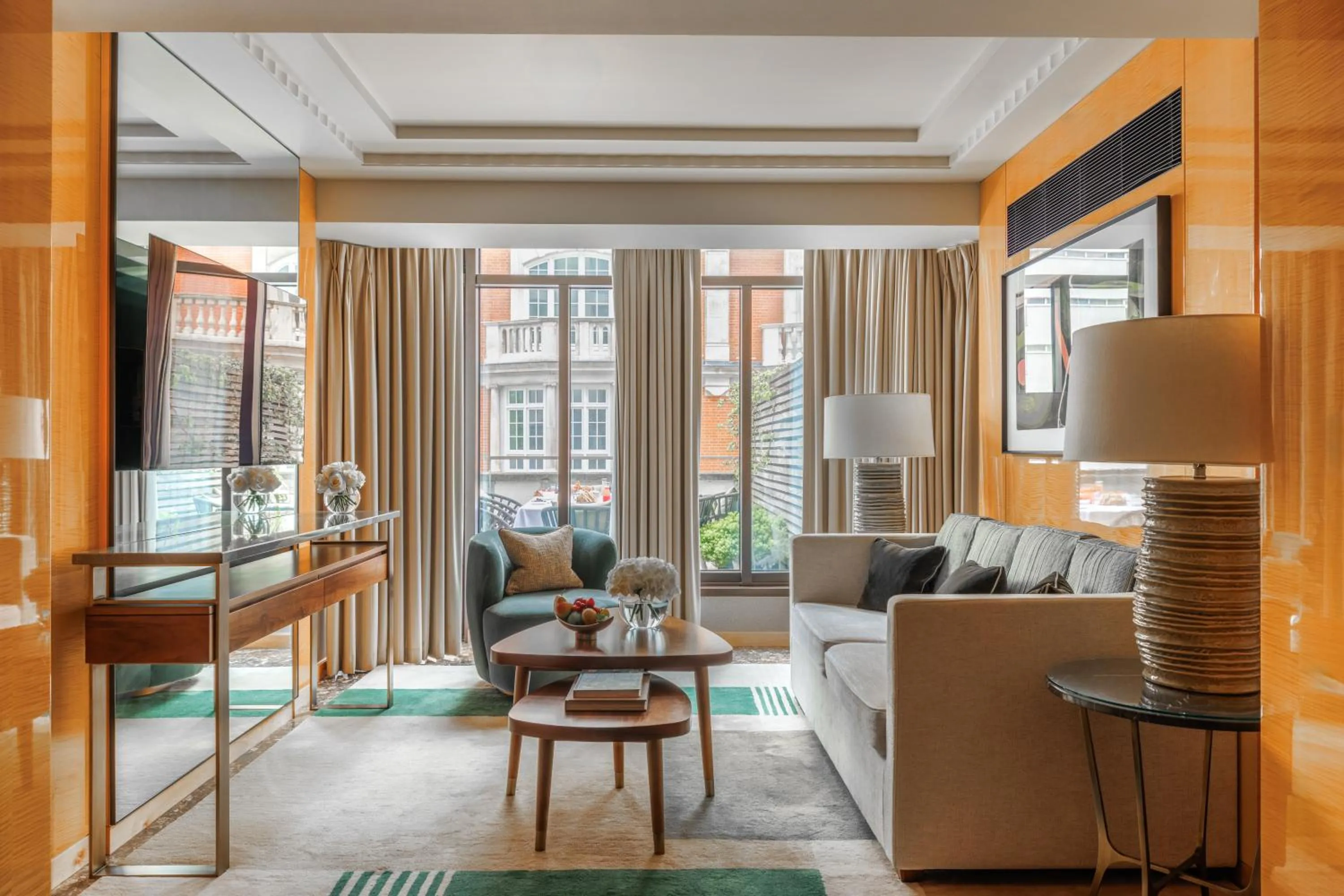 Balcony/Terrace in Four Seasons Hotel London at Park Lane