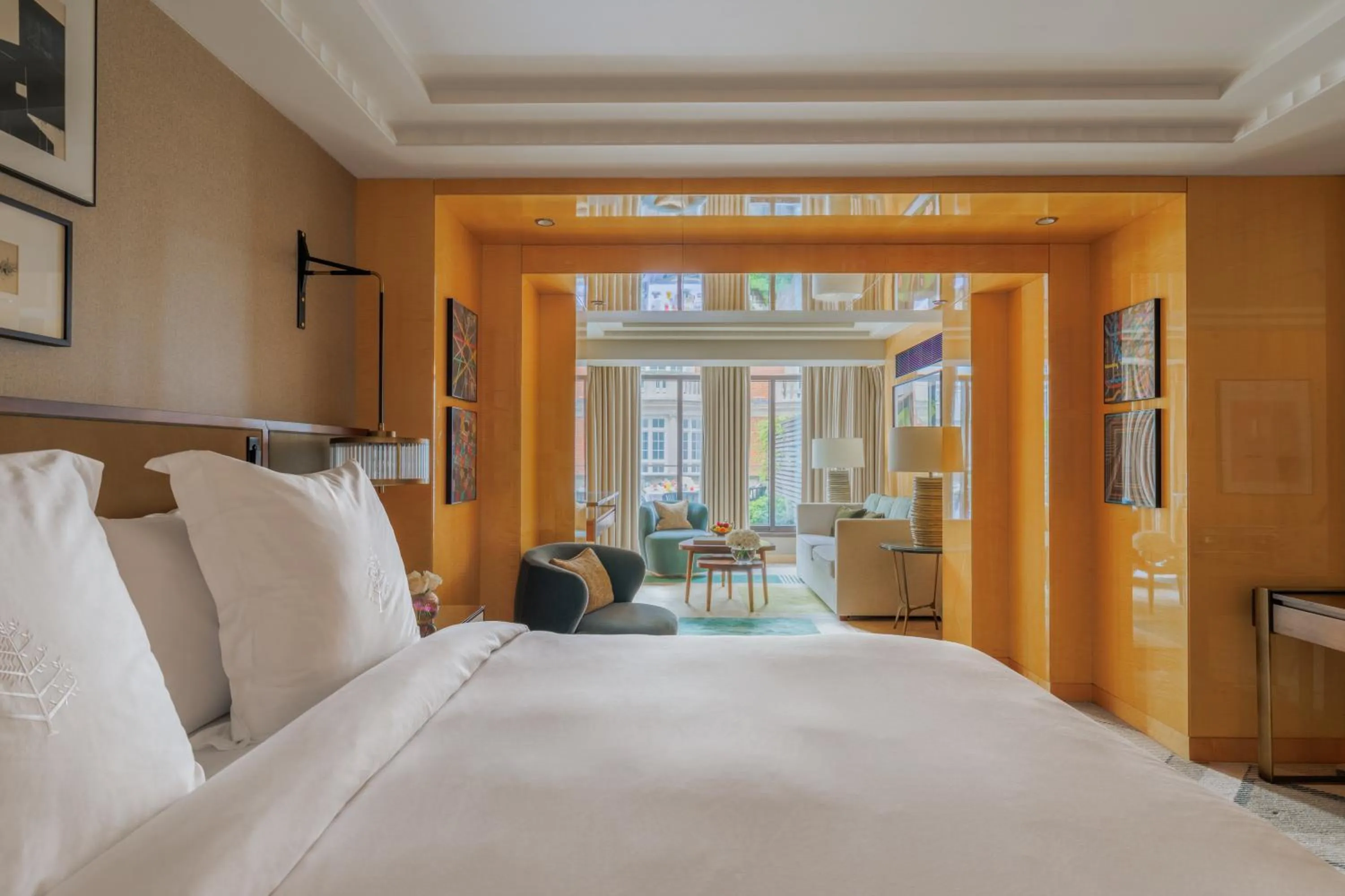 Bedroom, Bed in Four Seasons Hotel London at Park Lane