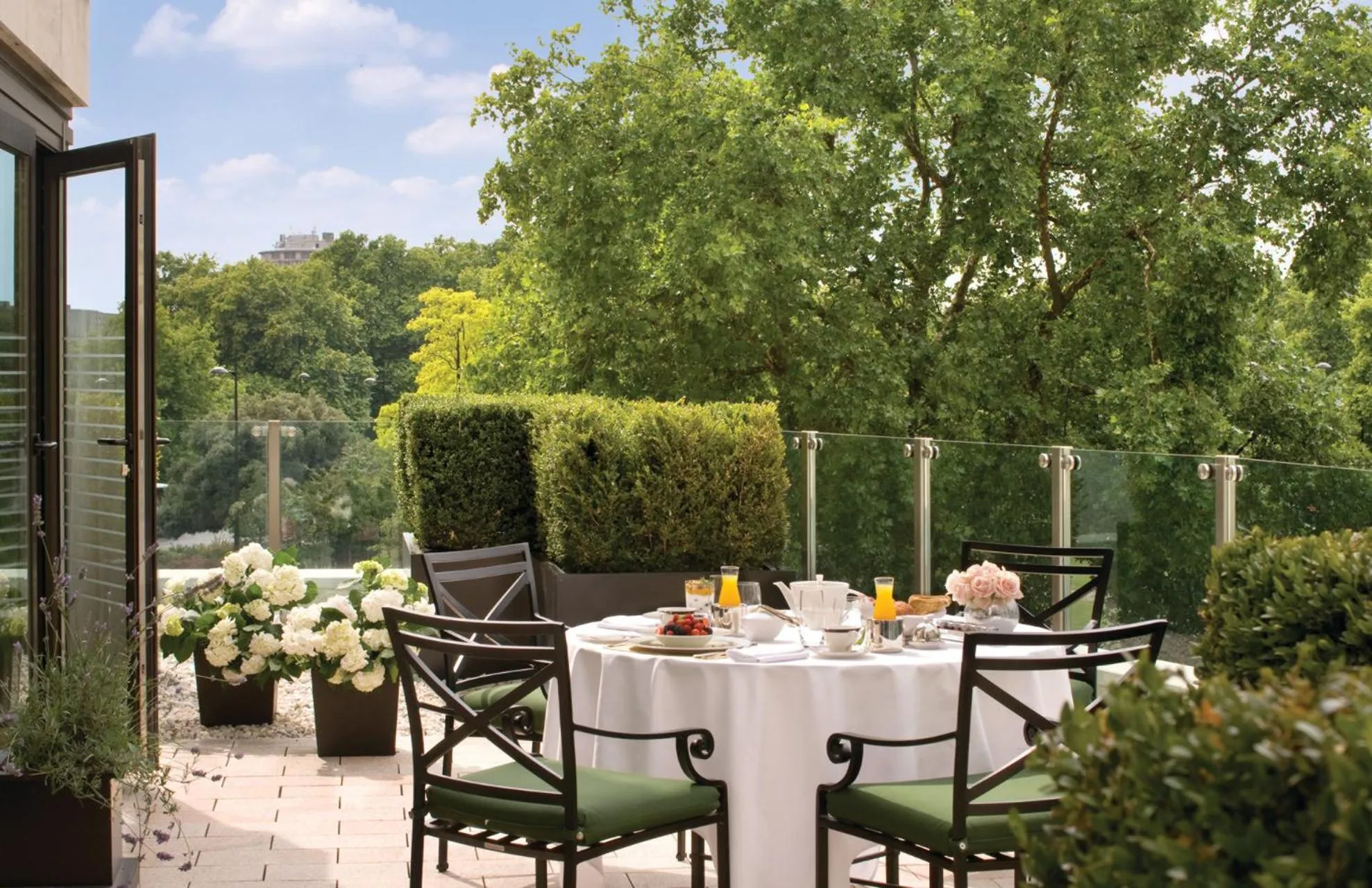 Balcony/Terrace in Four Seasons Hotel London at Park Lane