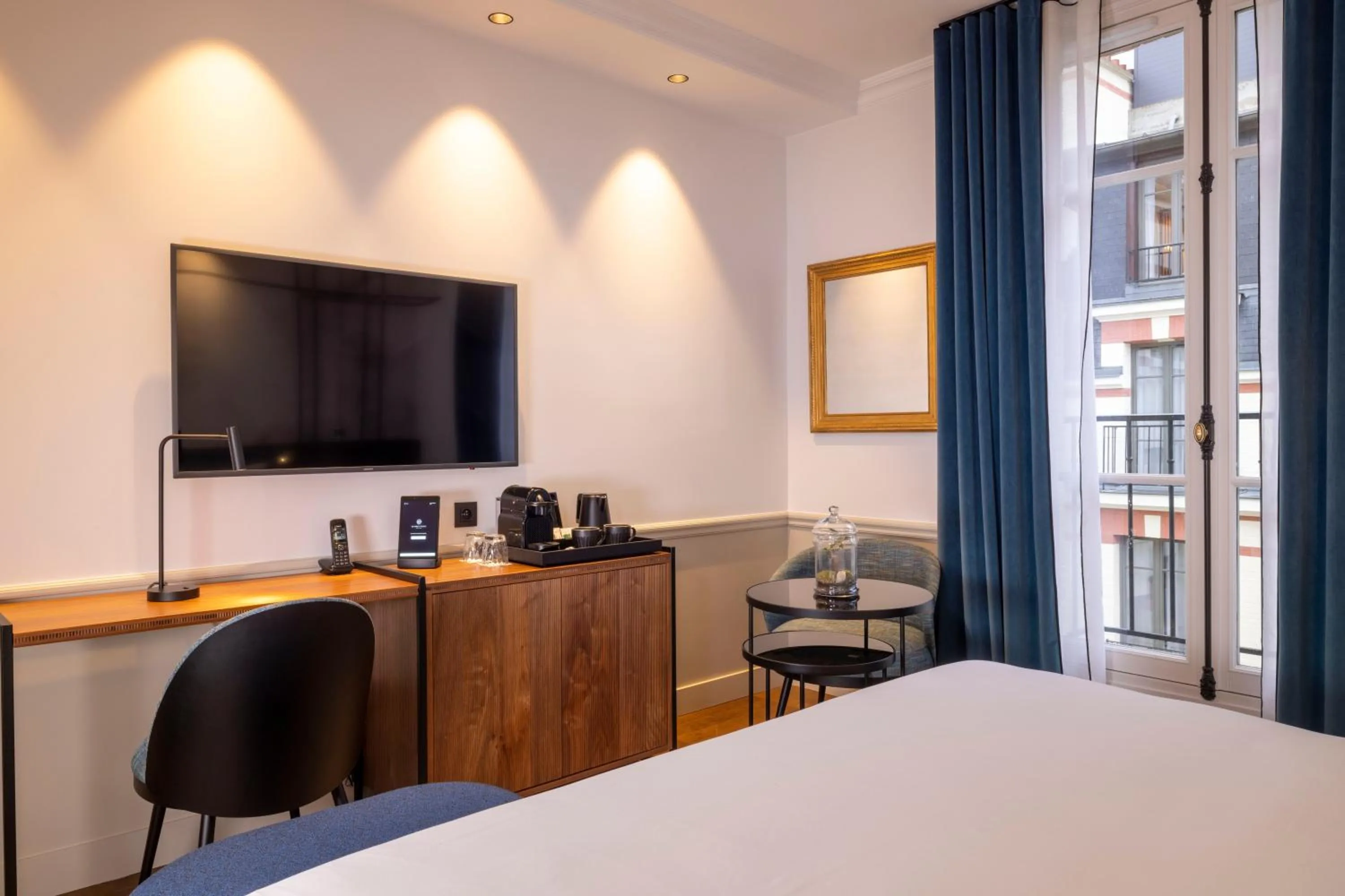 Bedroom, Bed in Victoria Palace Hotel