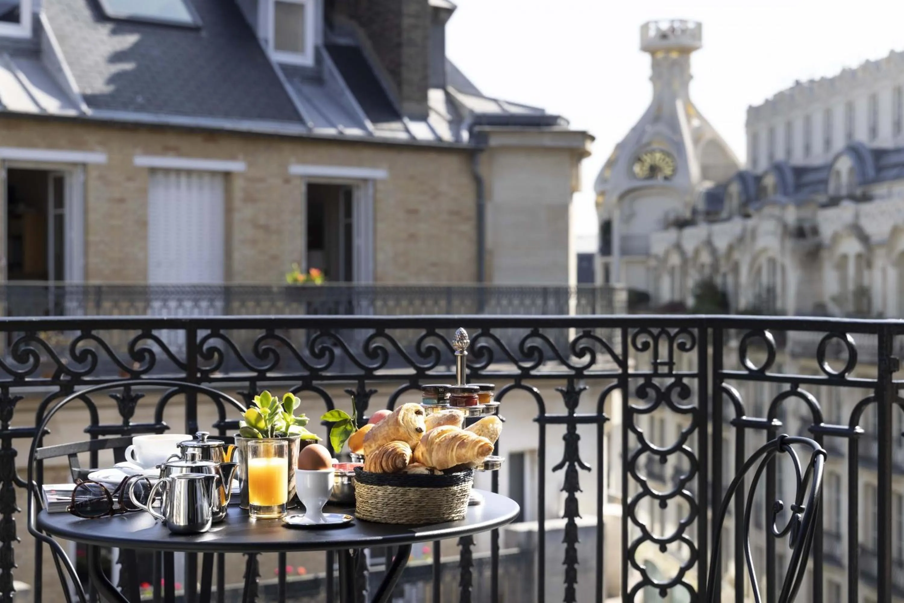 View (from property/room) in Victoria Palace Hotel