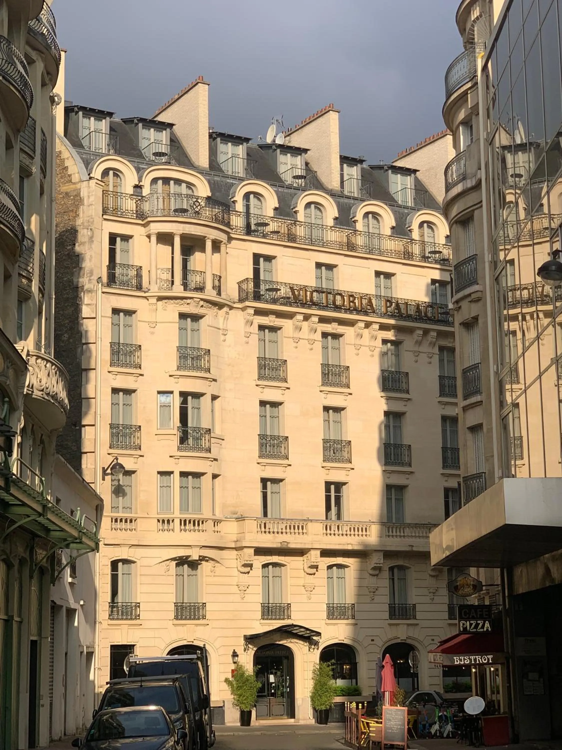 Property building in Victoria Palace Hotel